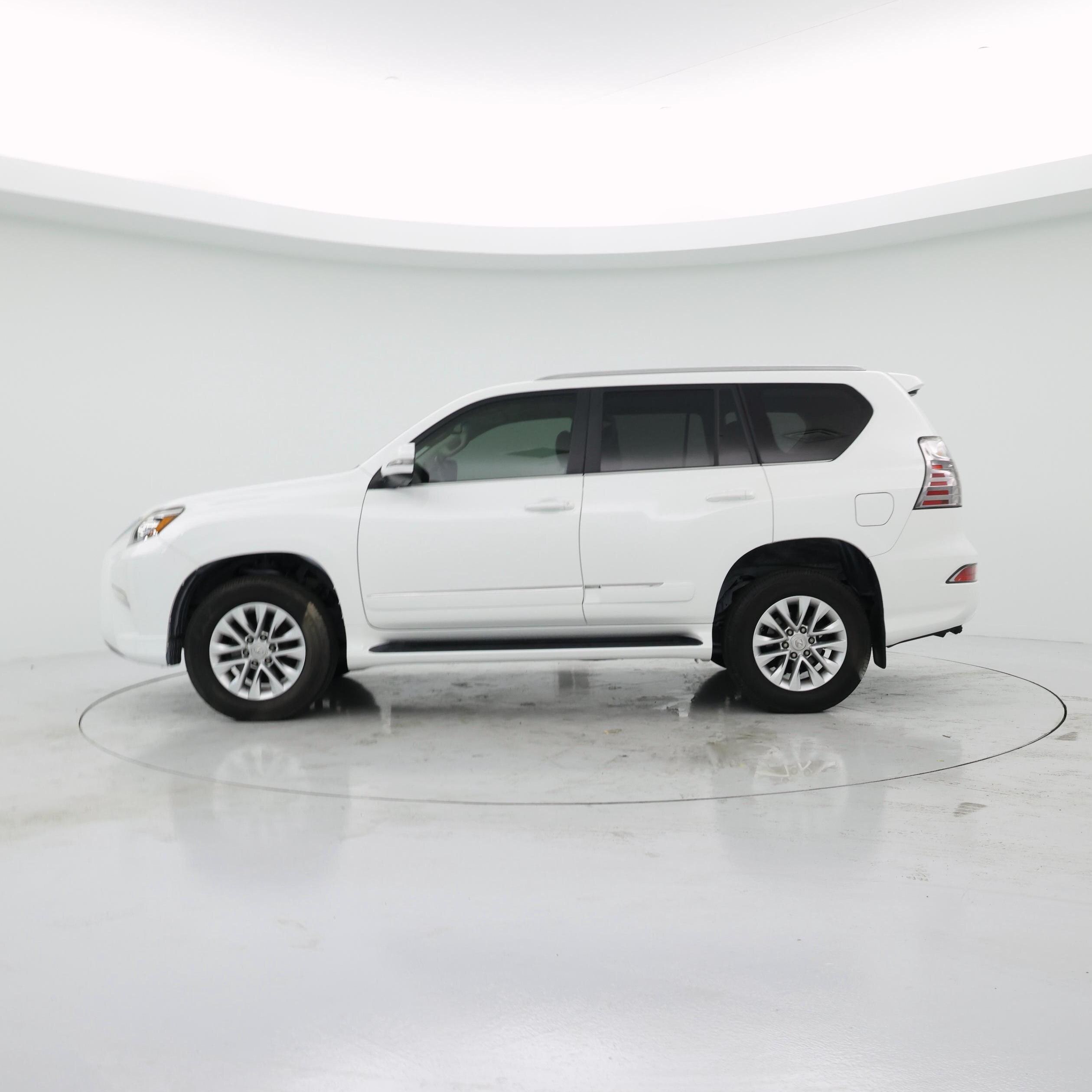 Thumbnail: 2015 Lexus GX - 3