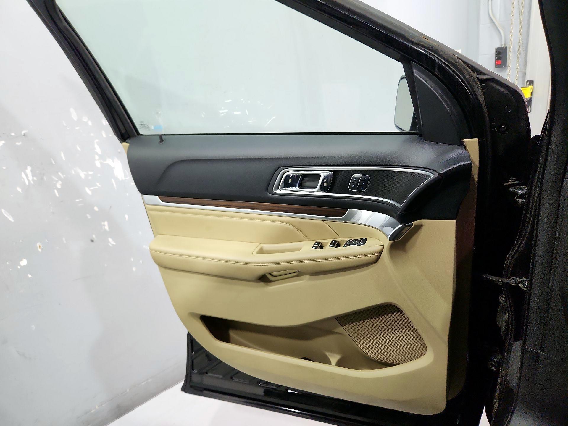 Thumbnail: 2016 Ford Explorer - 12