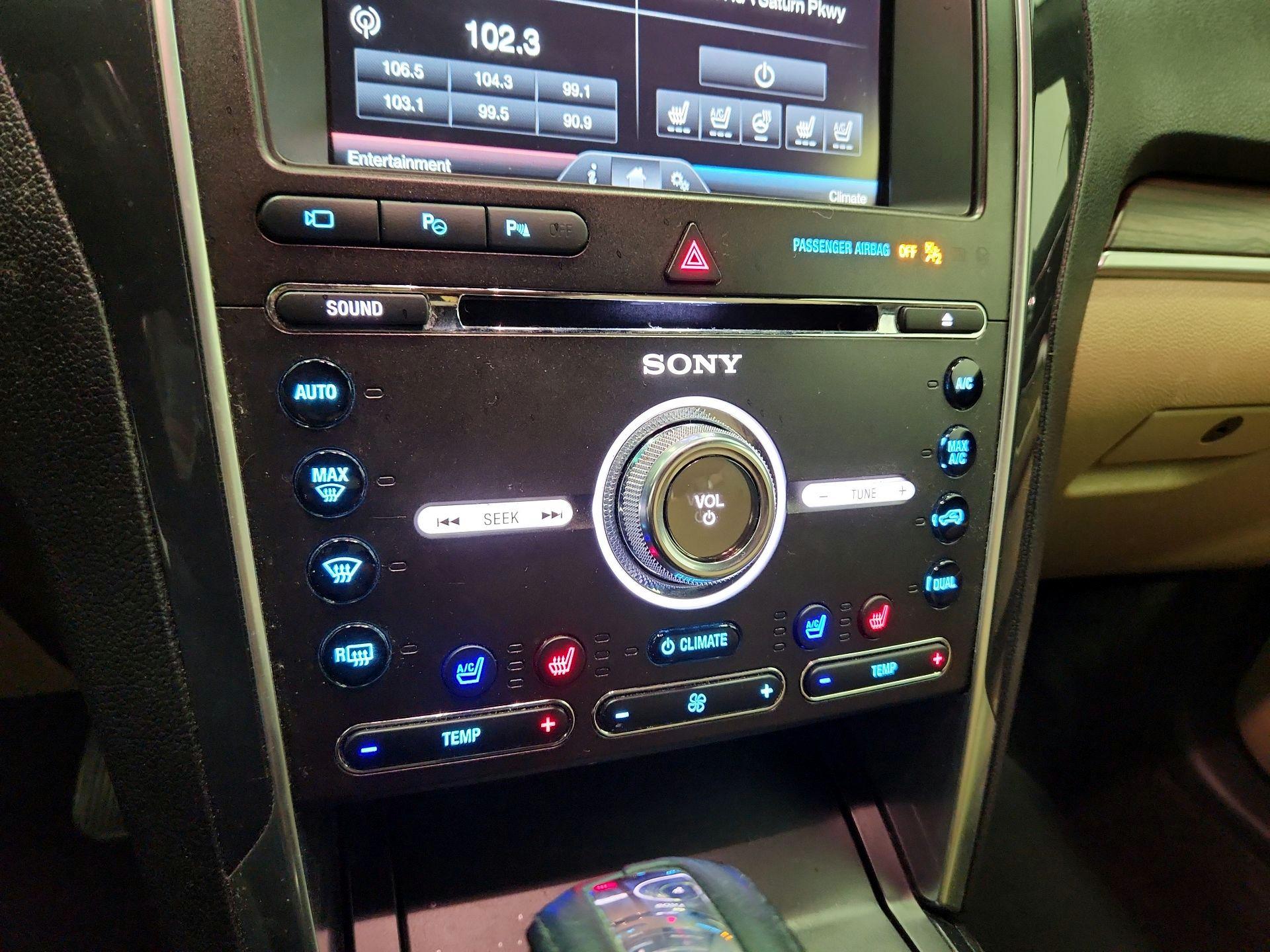 Thumbnail: 2016 Ford Explorer - 16