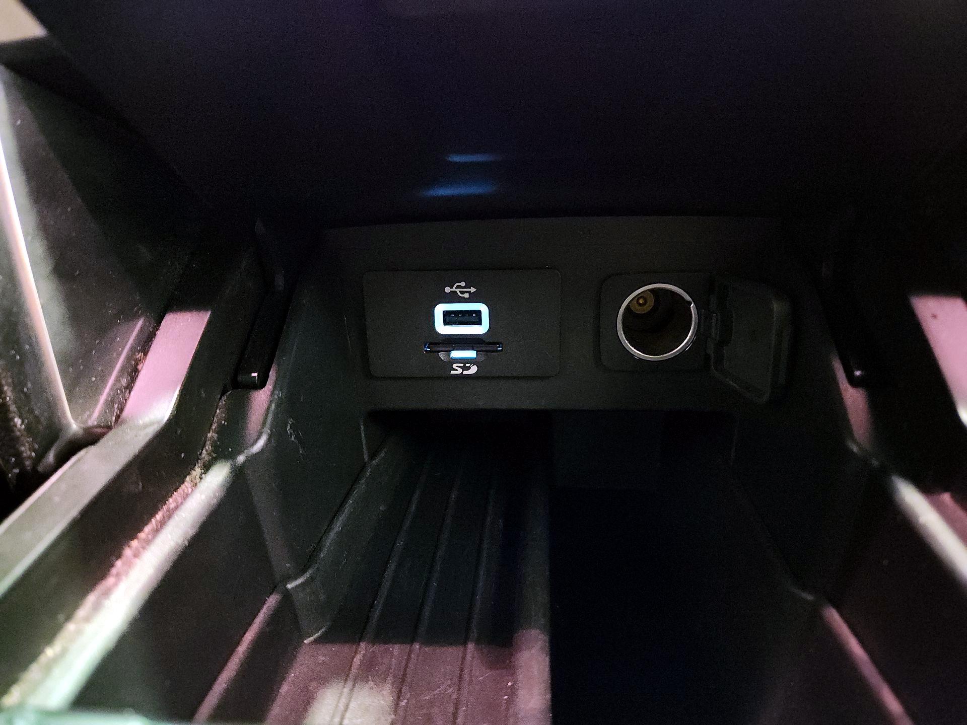 Thumbnail: 2016 Ford Explorer - 18