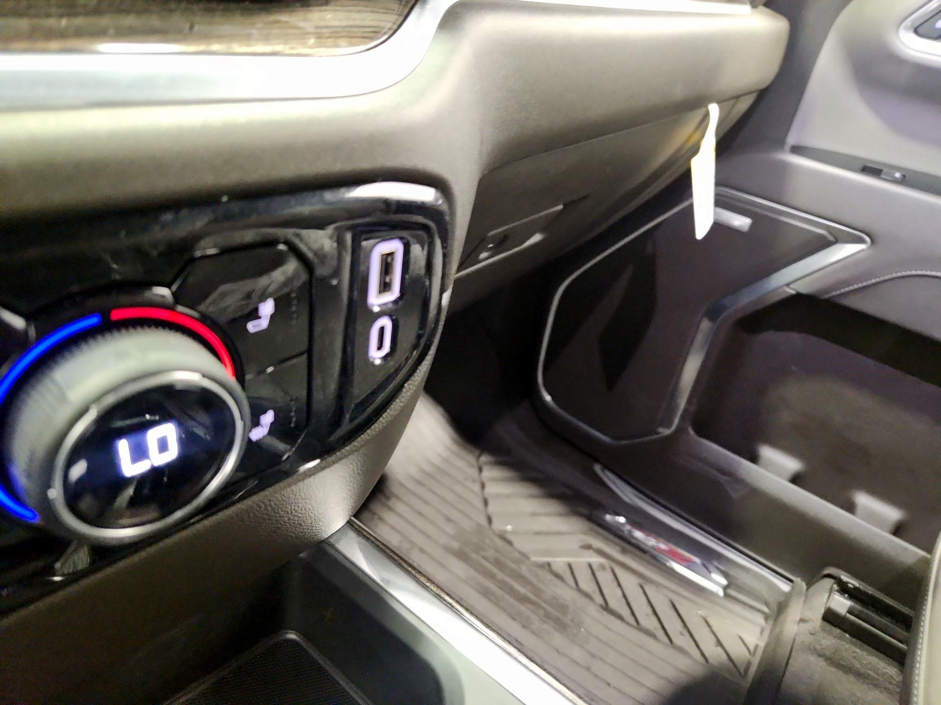 Thumbnail: 2025 Chevrolet Silverado 1500 - 18