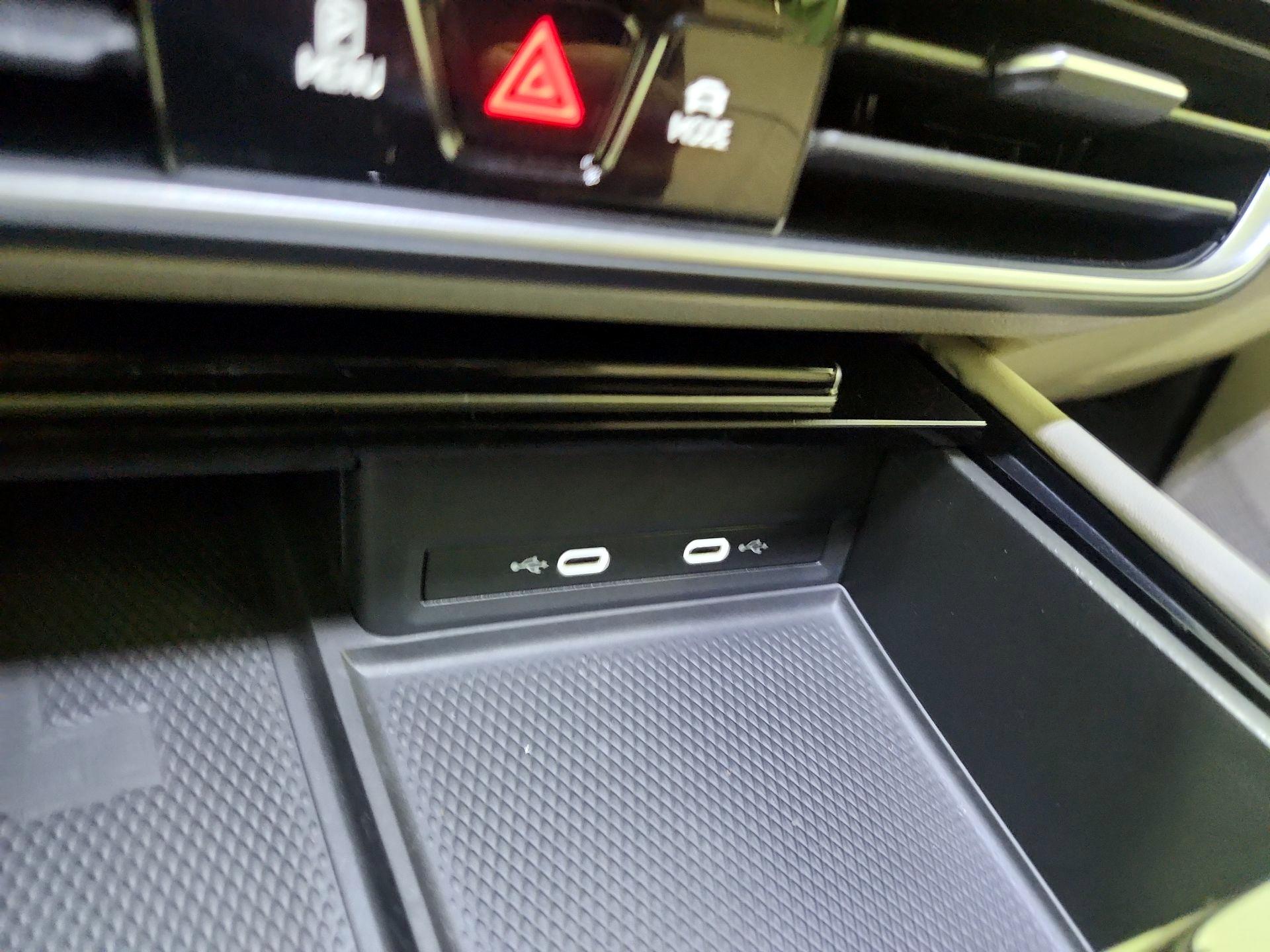 Thumbnail: 2024 Volkswagen Atlas - 18