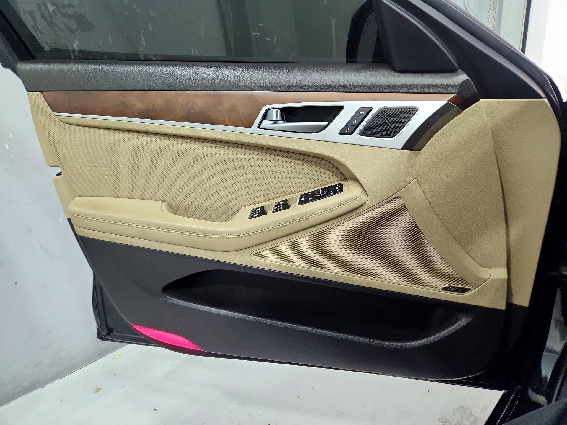 Thumbnail: 2017 Genesis G80 - 12