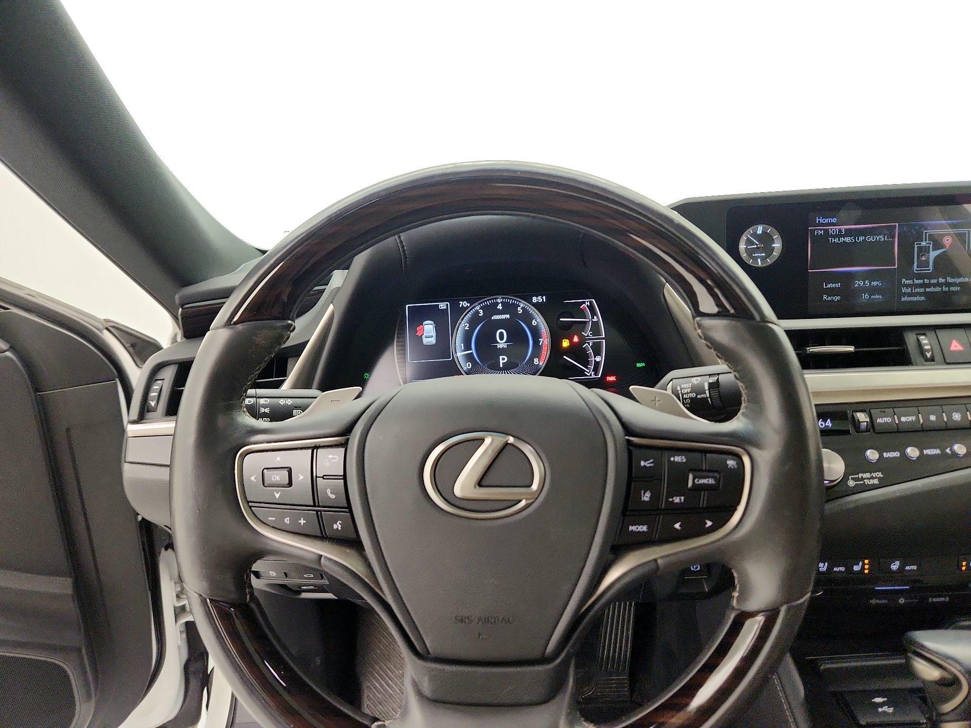 Thumbnail: 2021 Lexus ES - 10