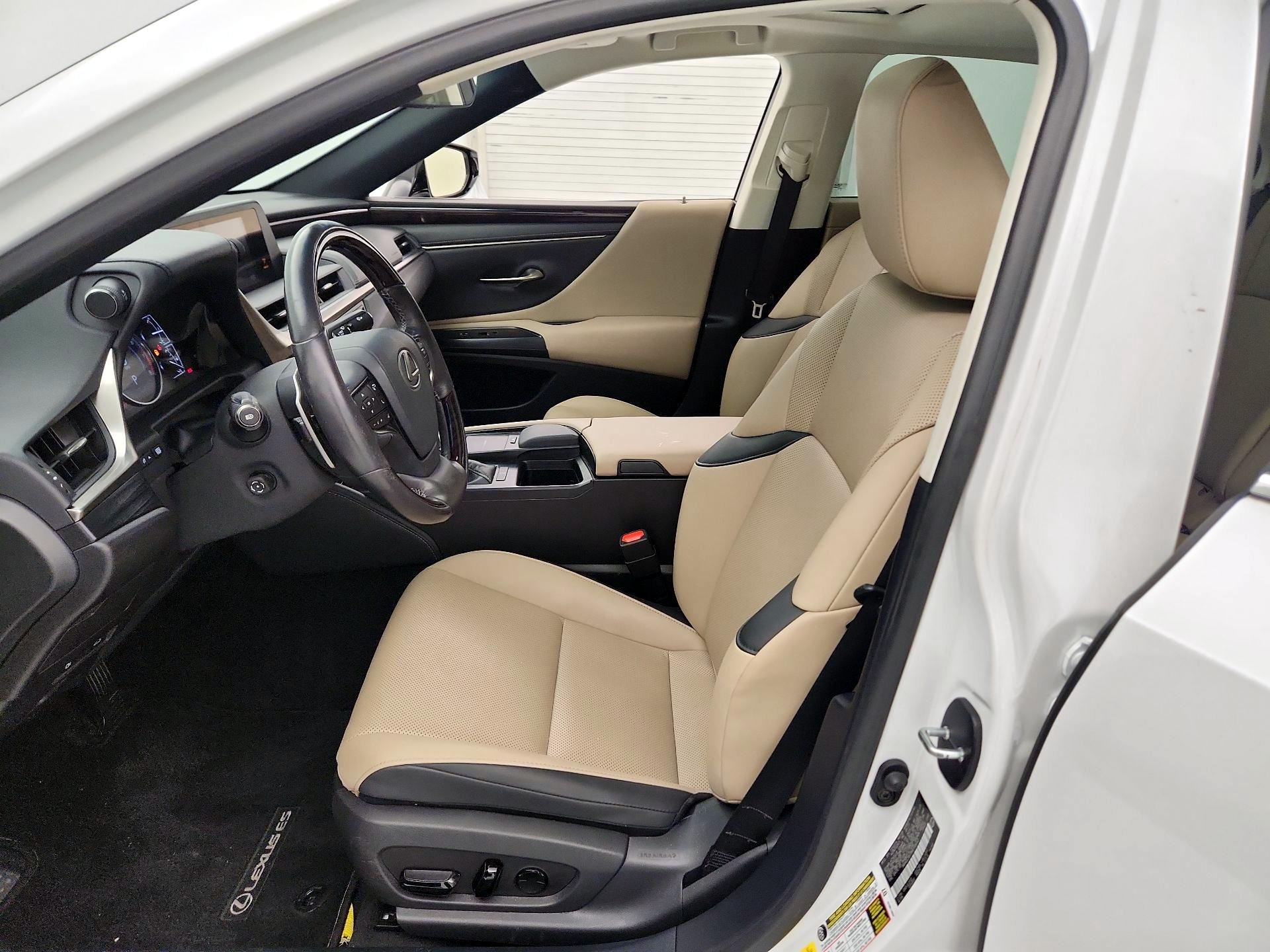 Thumbnail: 2021 Lexus ES - 11