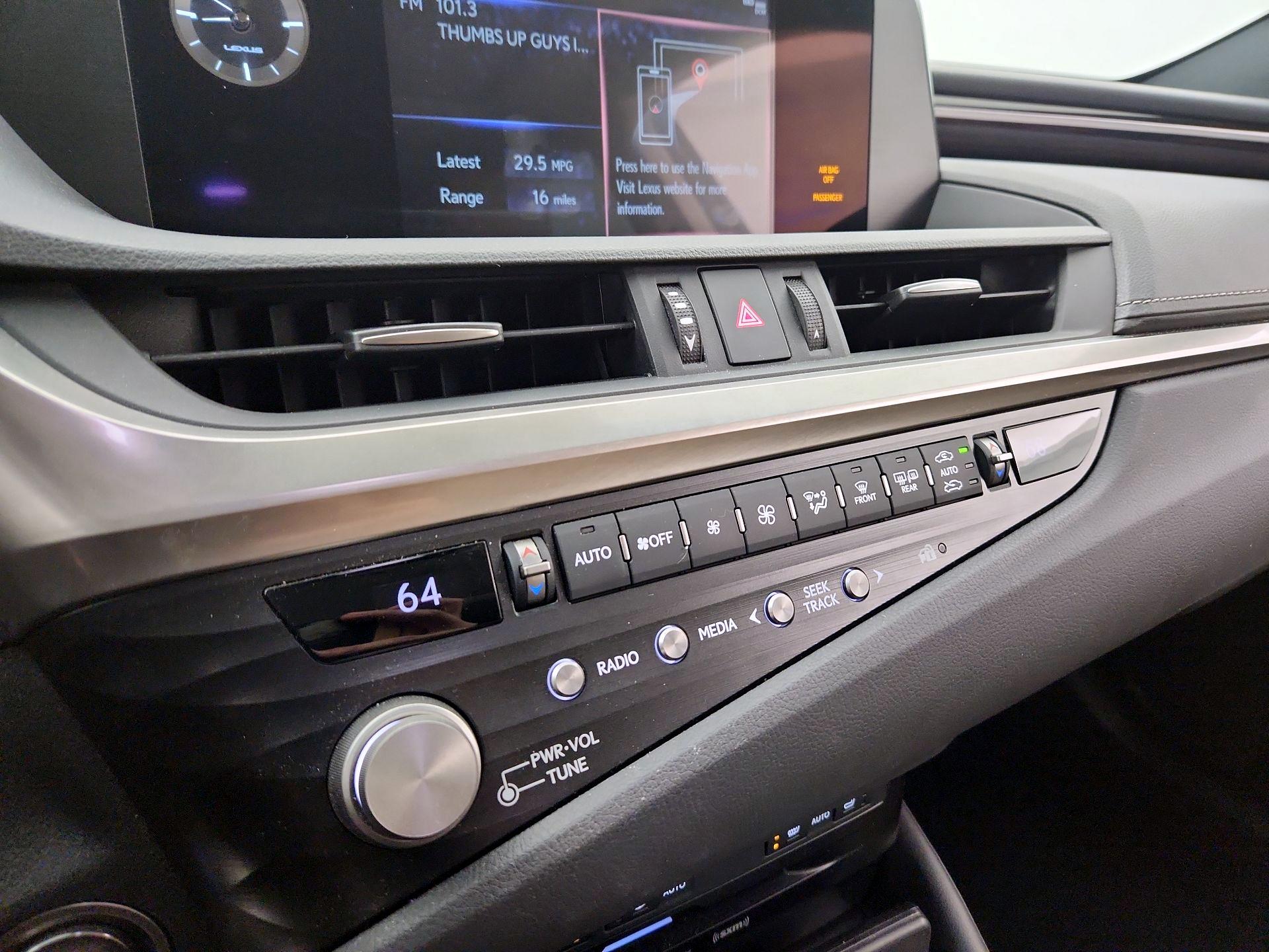 Thumbnail: 2021 Lexus ES - 16