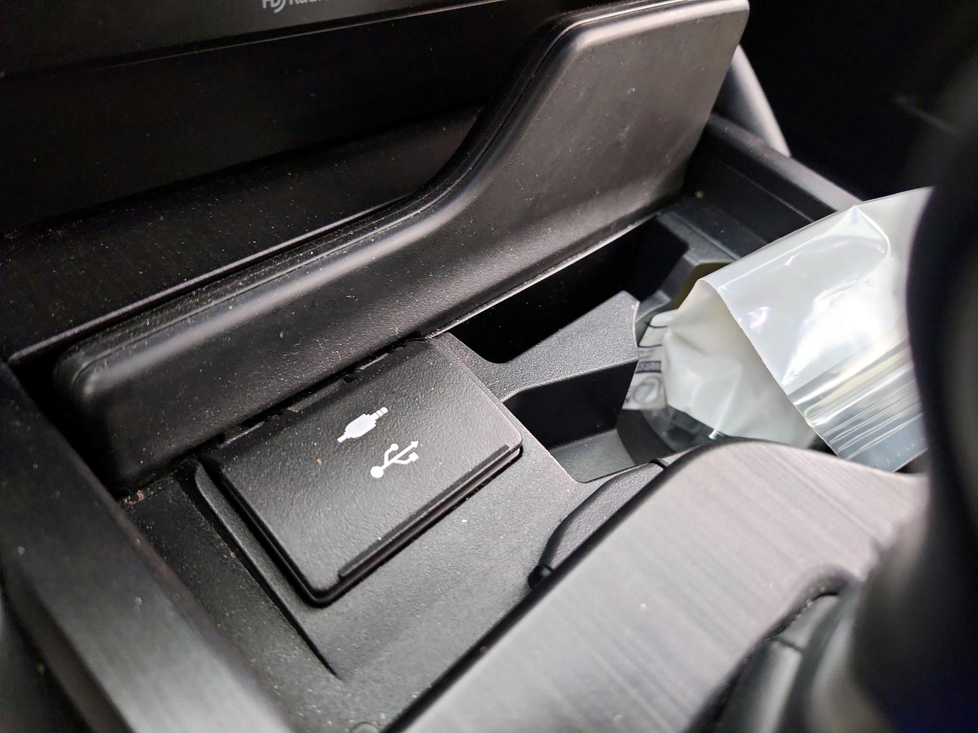 Thumbnail: 2021 Lexus ES - 18