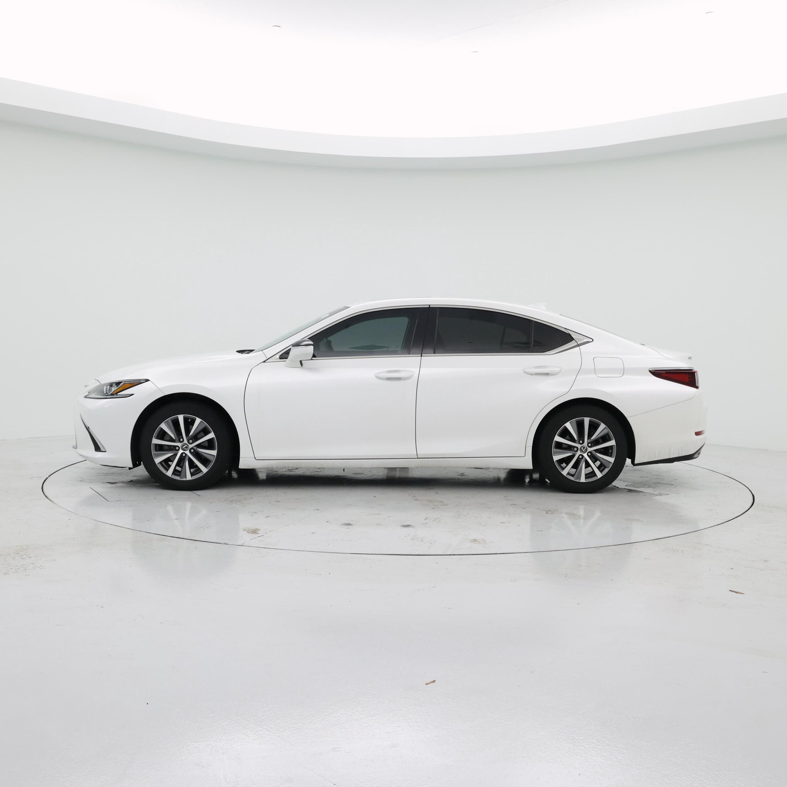 Thumbnail: 2021 Lexus ES - 3