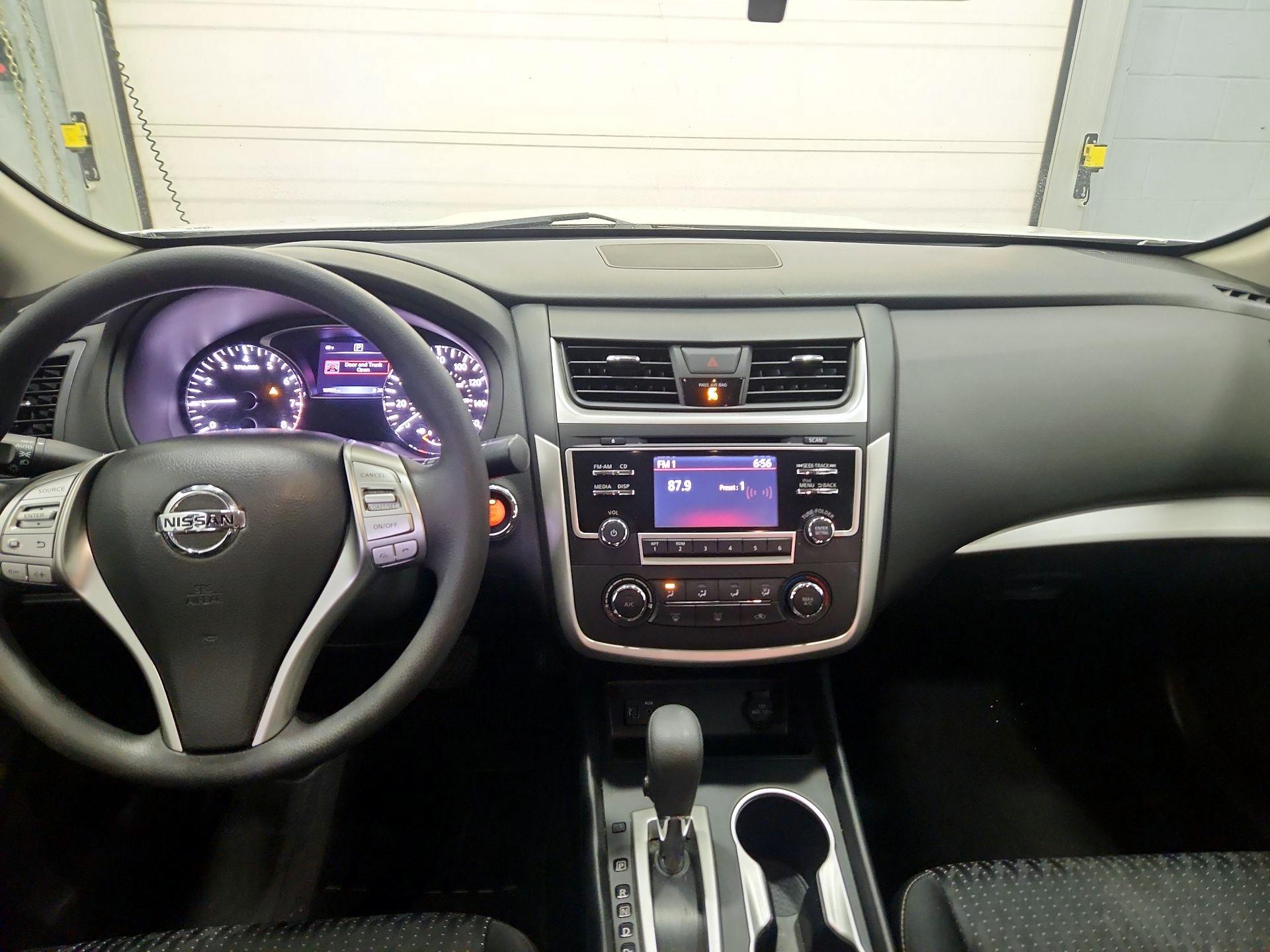 Thumbnail: 2017 Nissan Altima - 9