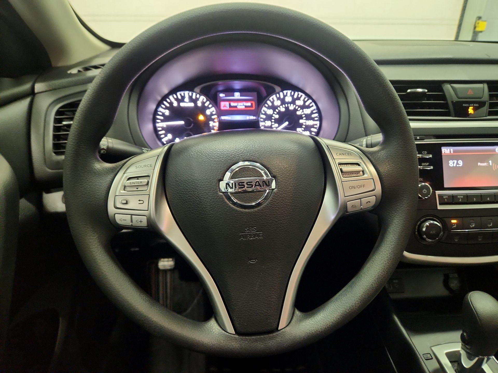 Thumbnail: 2017 Nissan Altima - 10