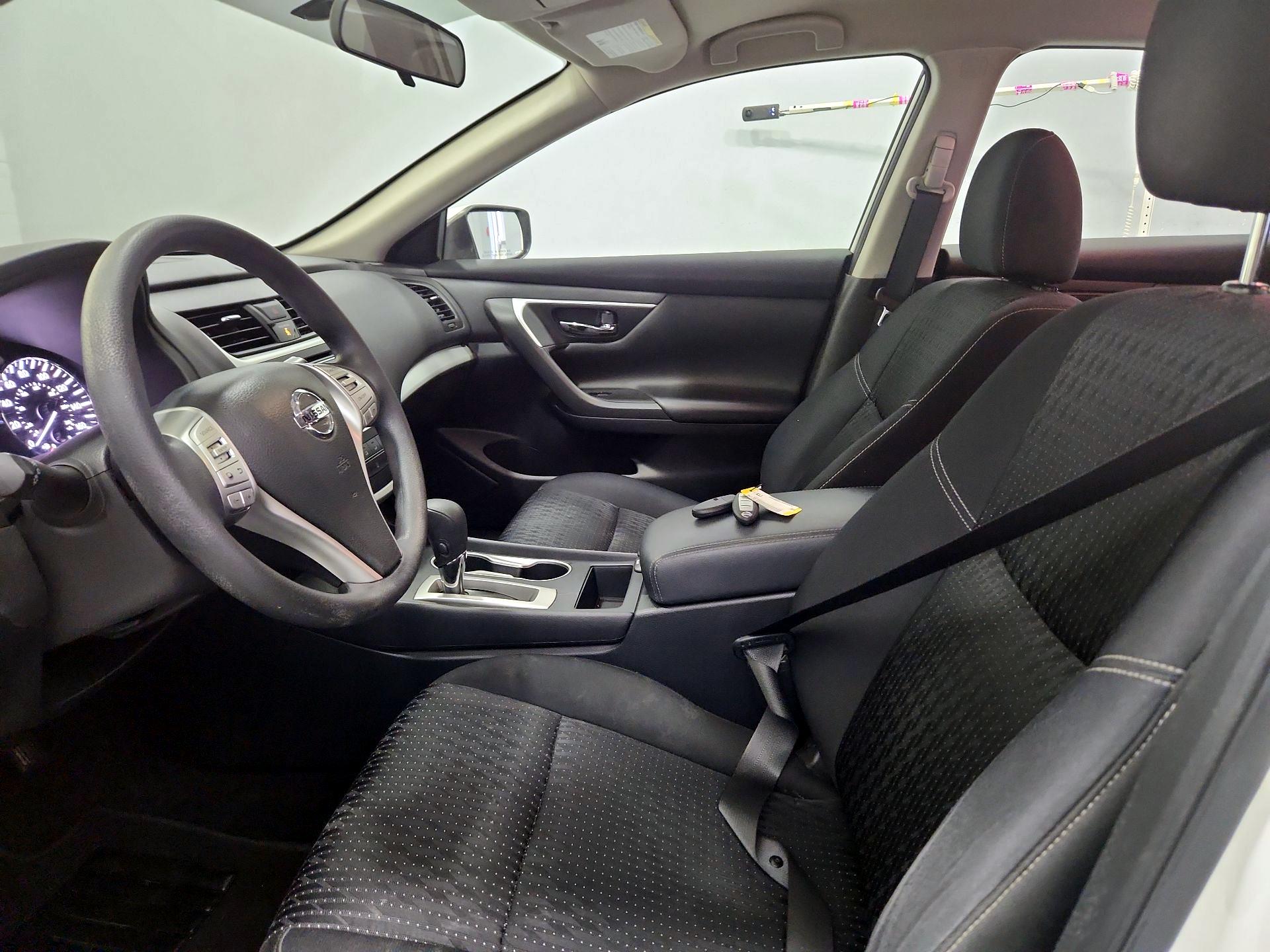 Thumbnail: 2017 Nissan Altima - 11