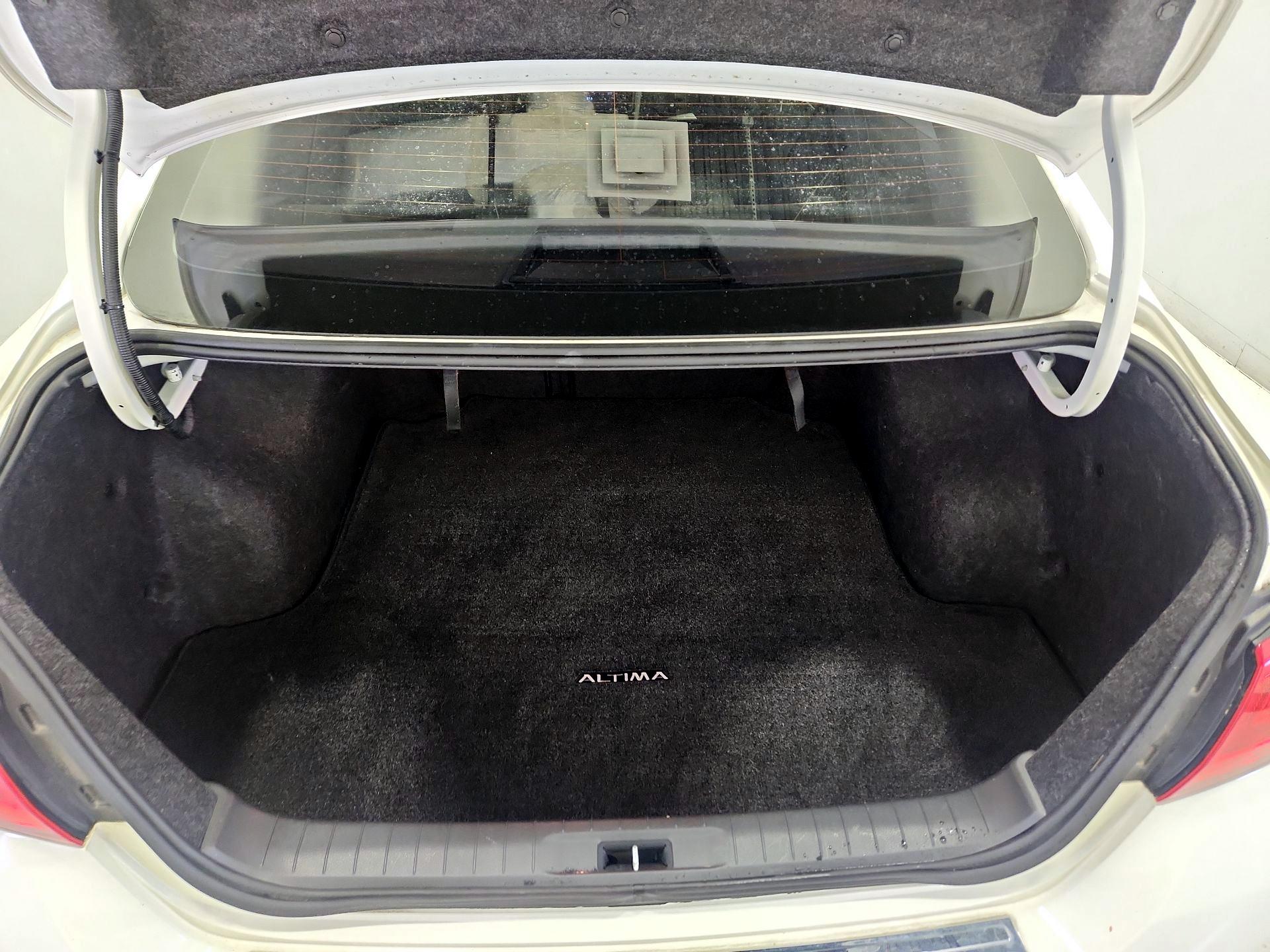 Thumbnail: 2017 Nissan Altima - 20