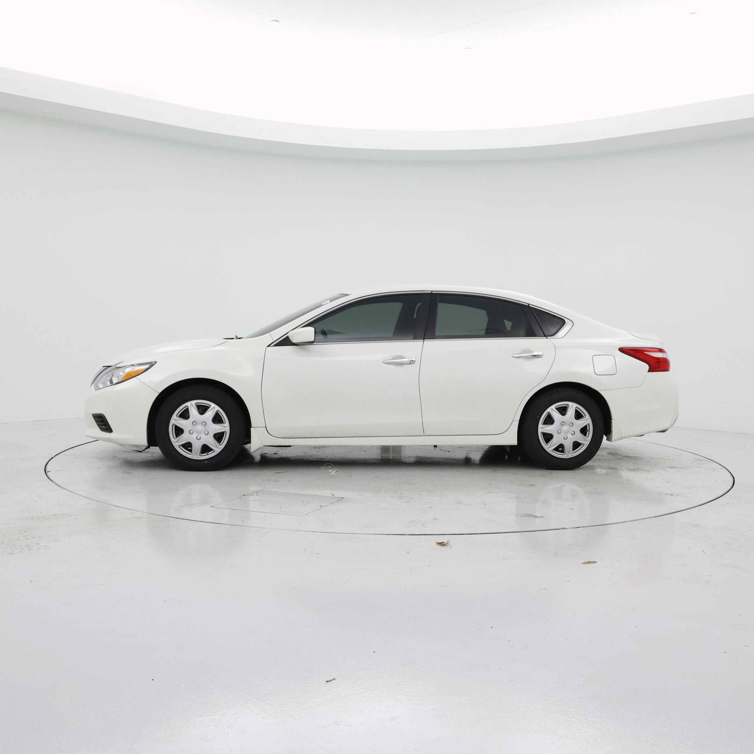 Thumbnail: 2017 Nissan Altima - 3