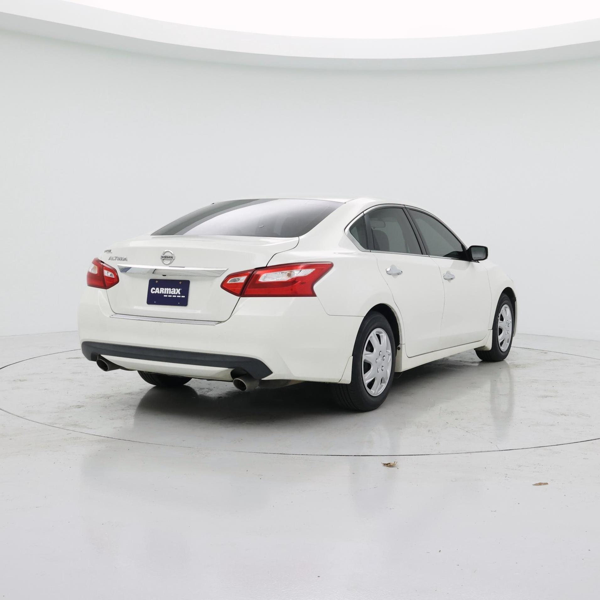 Thumbnail: 2017 Nissan Altima - 8