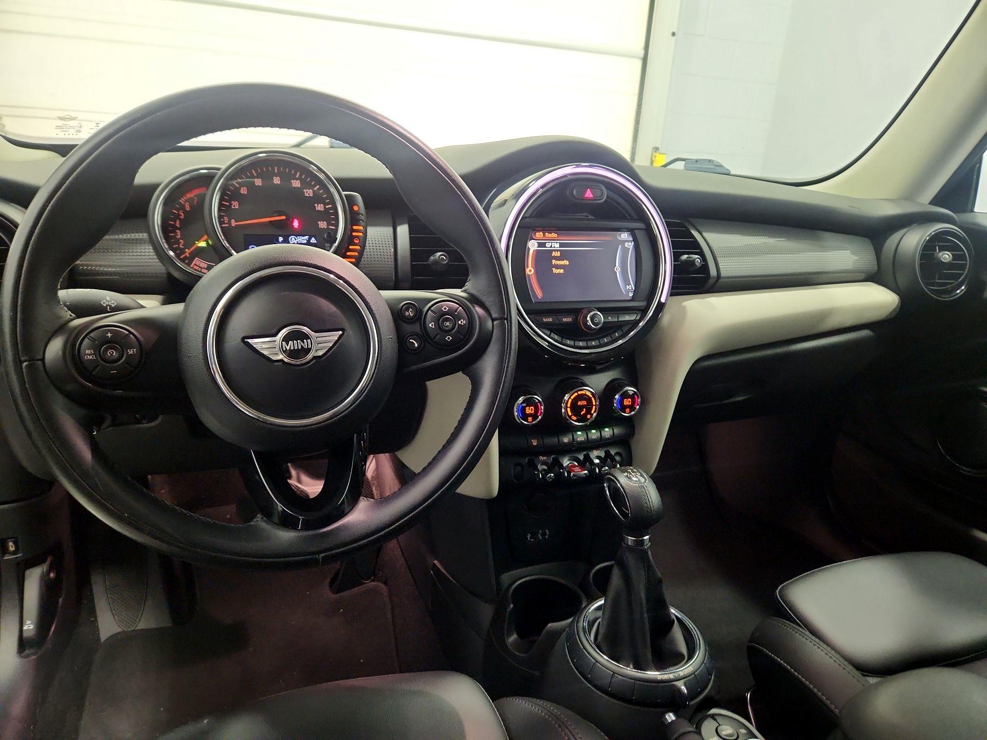 Thumbnail: 2017 MINI Cooper Hardtop - 9