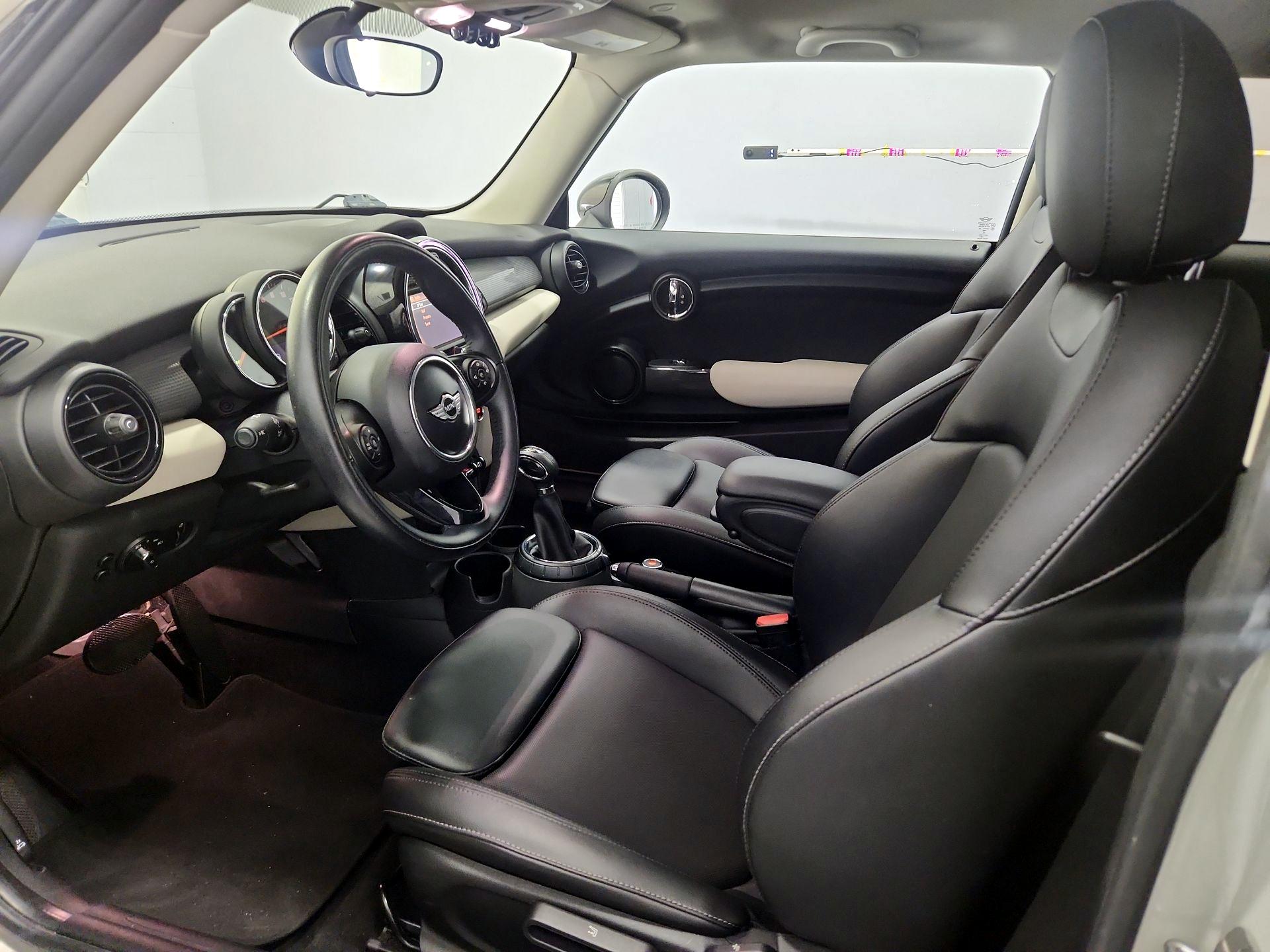 Thumbnail: 2017 MINI Cooper Hardtop - 11