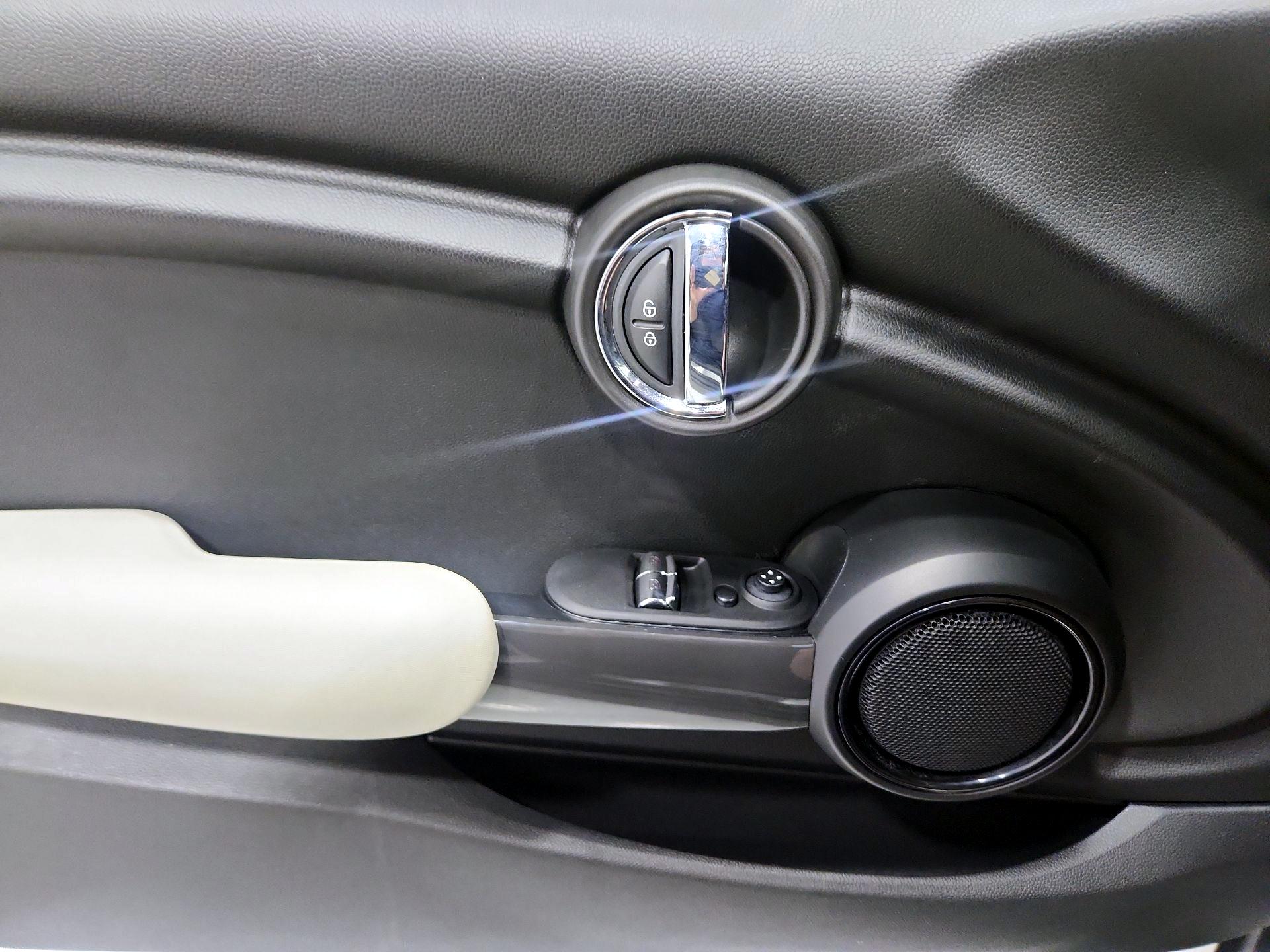 Thumbnail: 2017 MINI Cooper Hardtop - 12