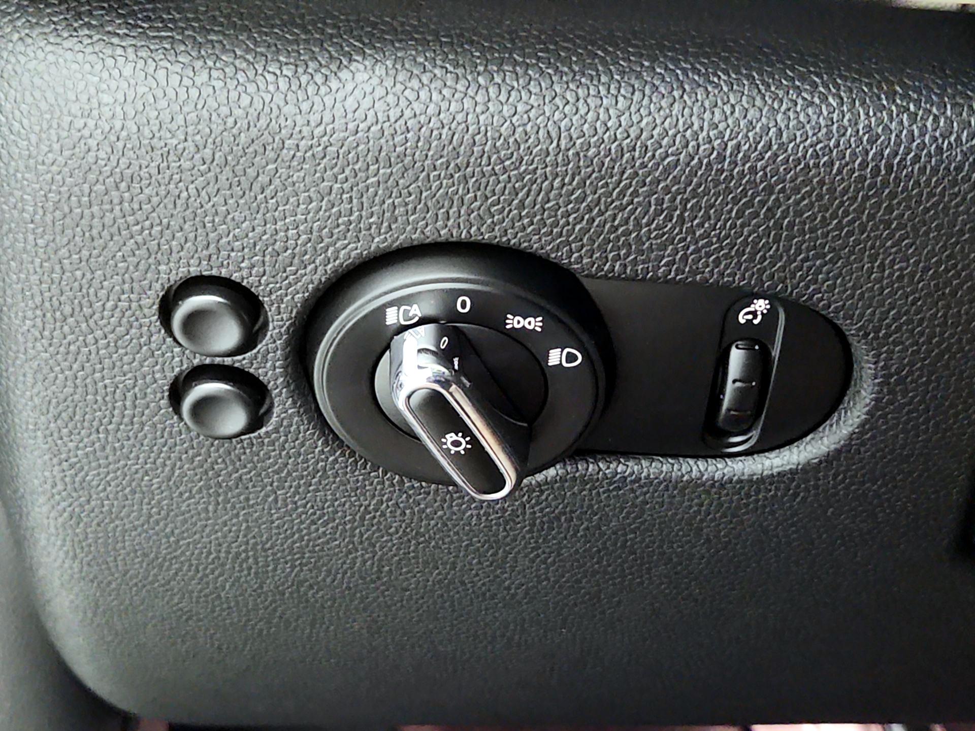 Thumbnail: 2017 MINI Cooper Hardtop - 13