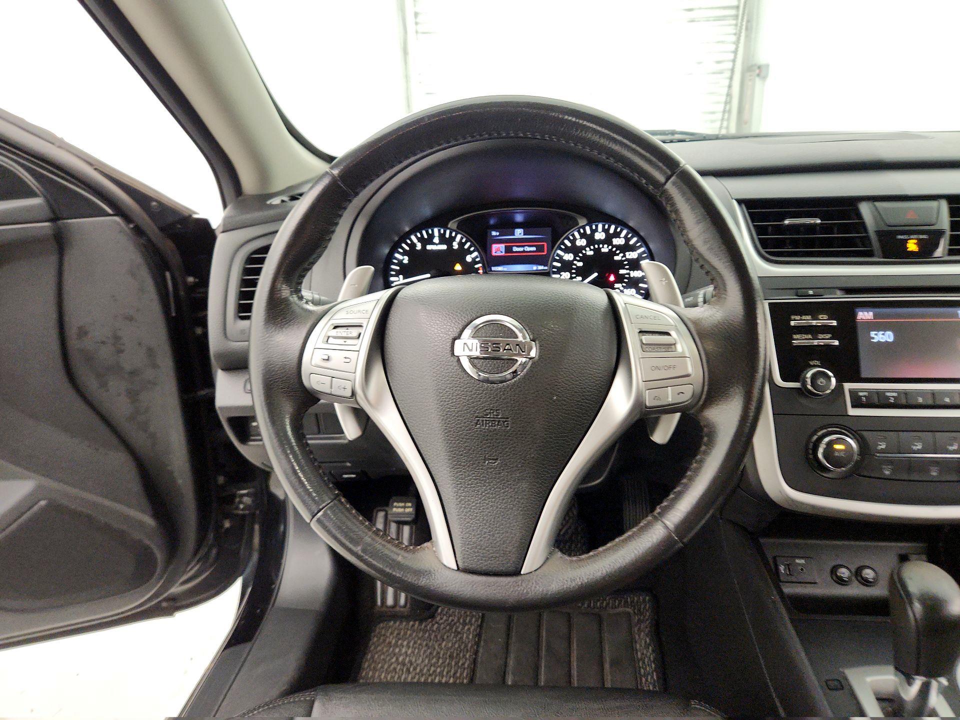 Thumbnail: 2016 Nissan Altima - 10
