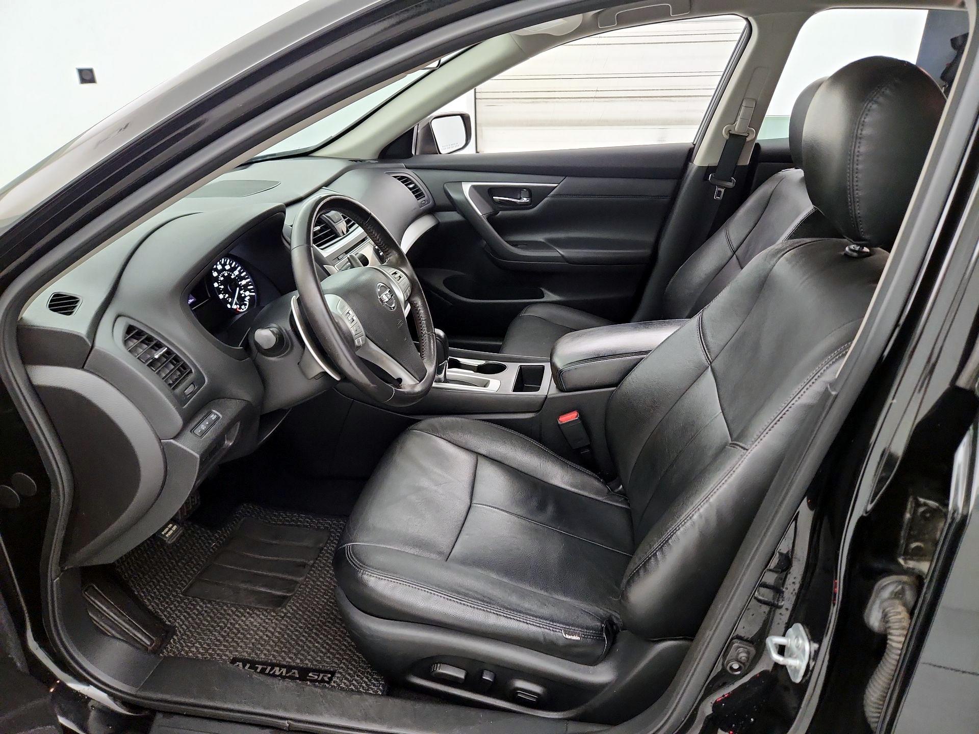 Thumbnail: 2016 Nissan Altima - 11