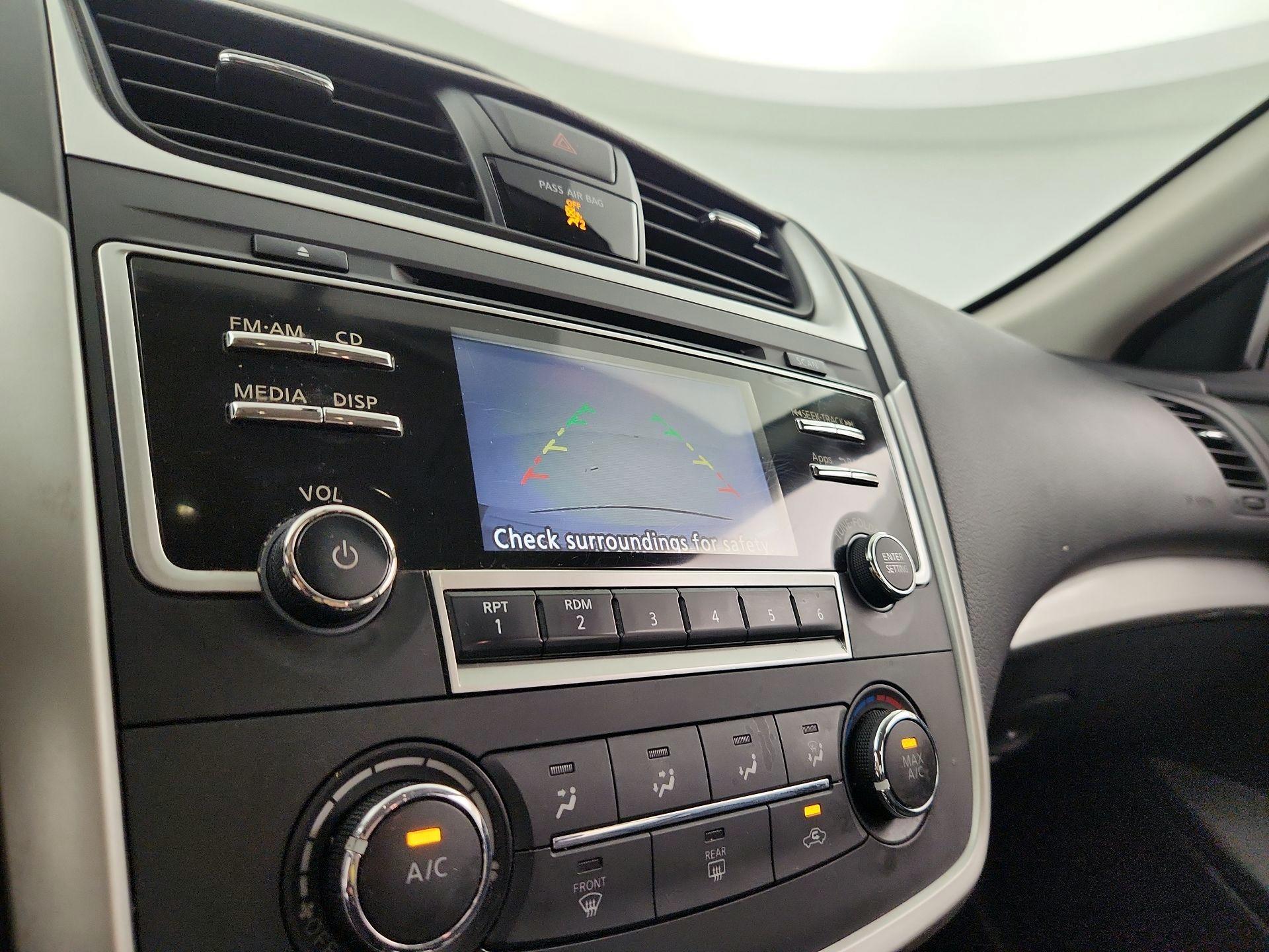 Thumbnail: 2016 Nissan Altima - 14