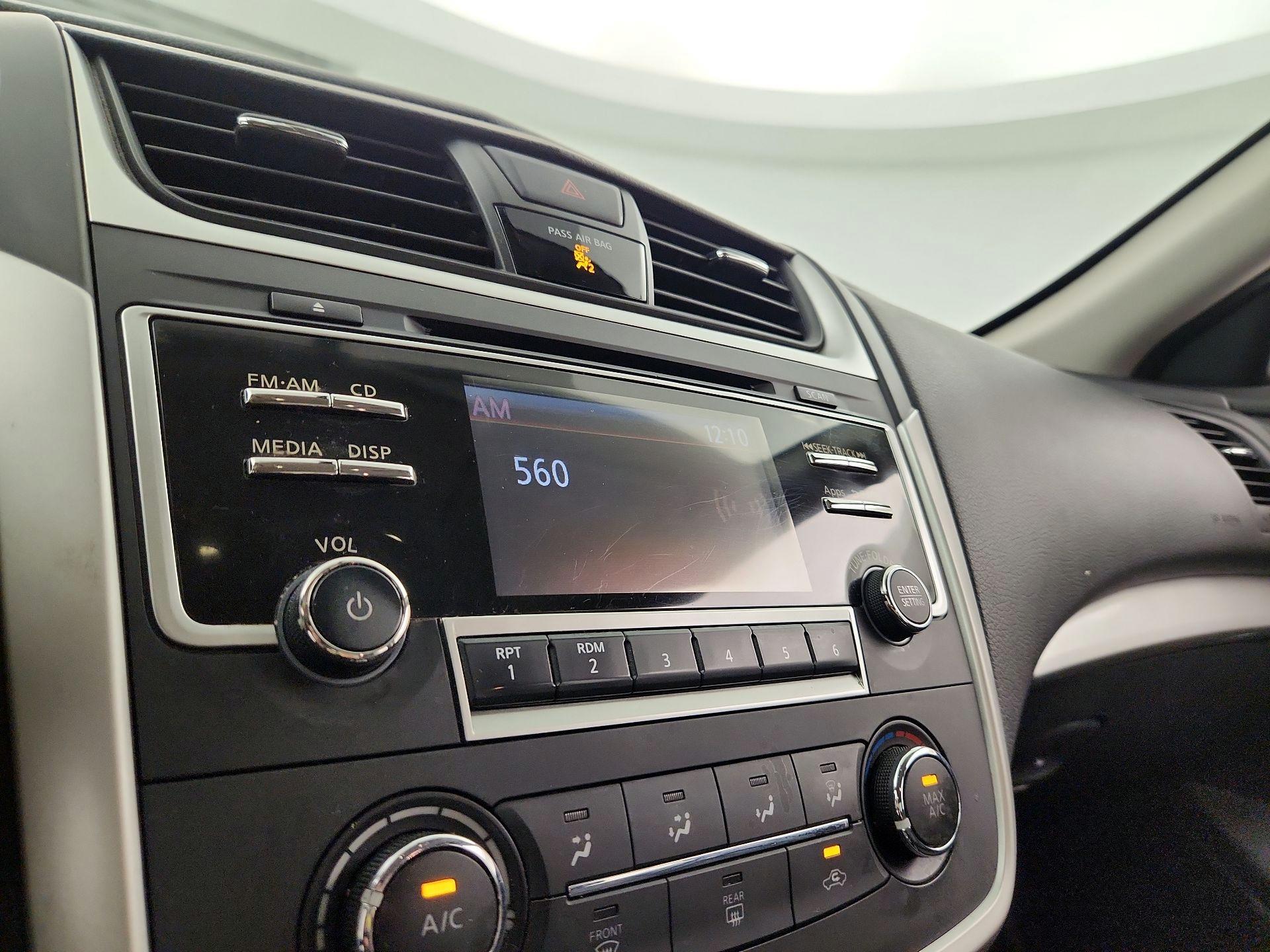 Thumbnail: 2016 Nissan Altima - 15