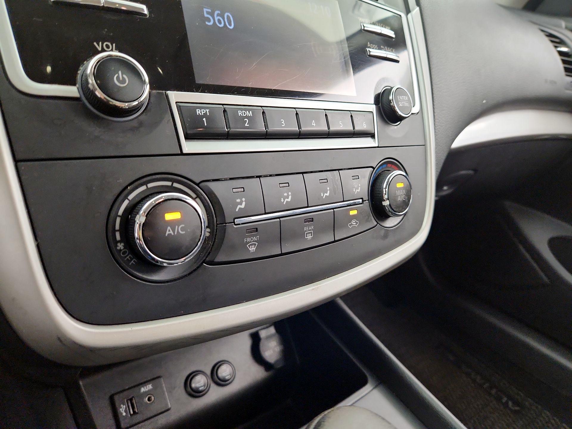 Thumbnail: 2016 Nissan Altima - 16
