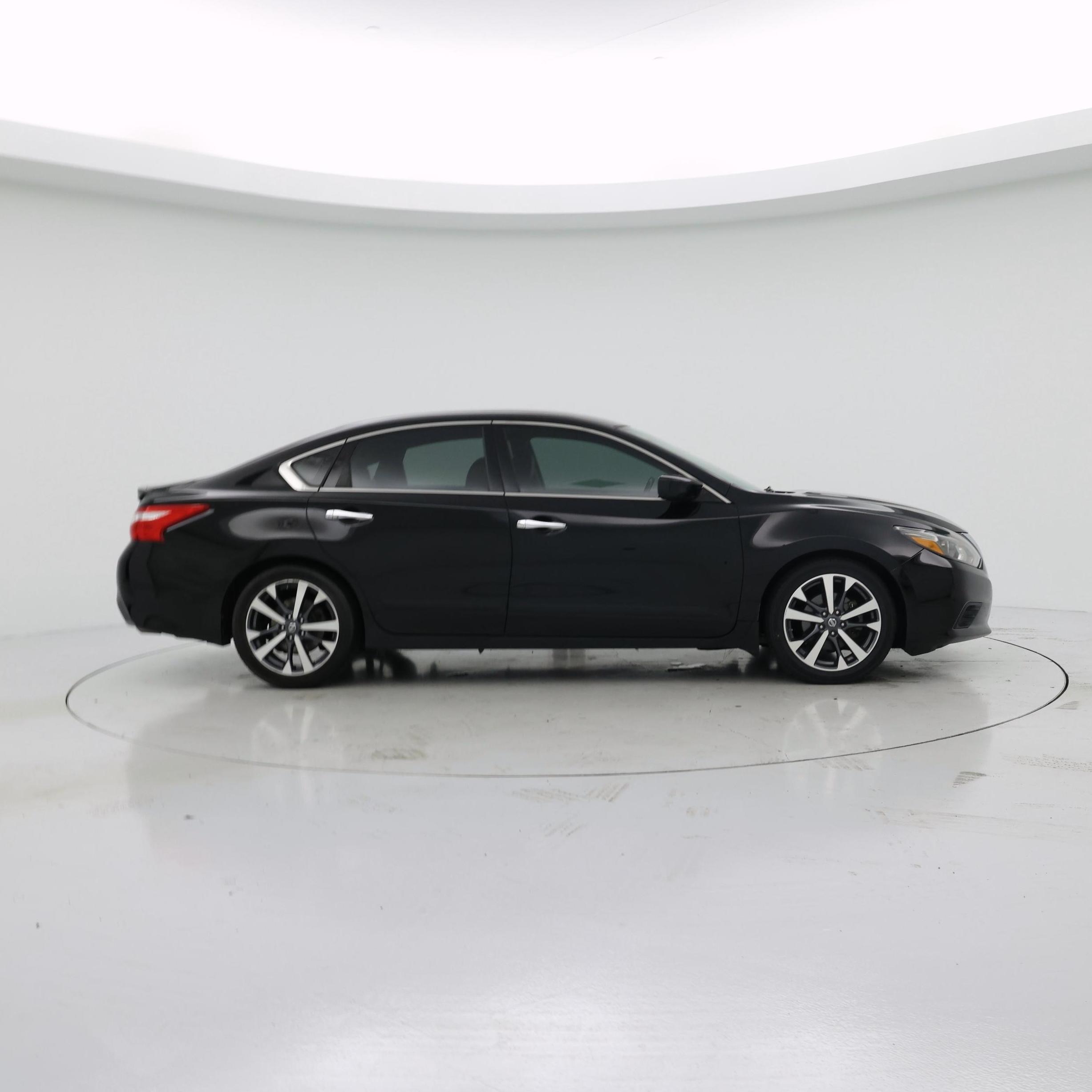 Thumbnail: 2016 Nissan Altima - 7