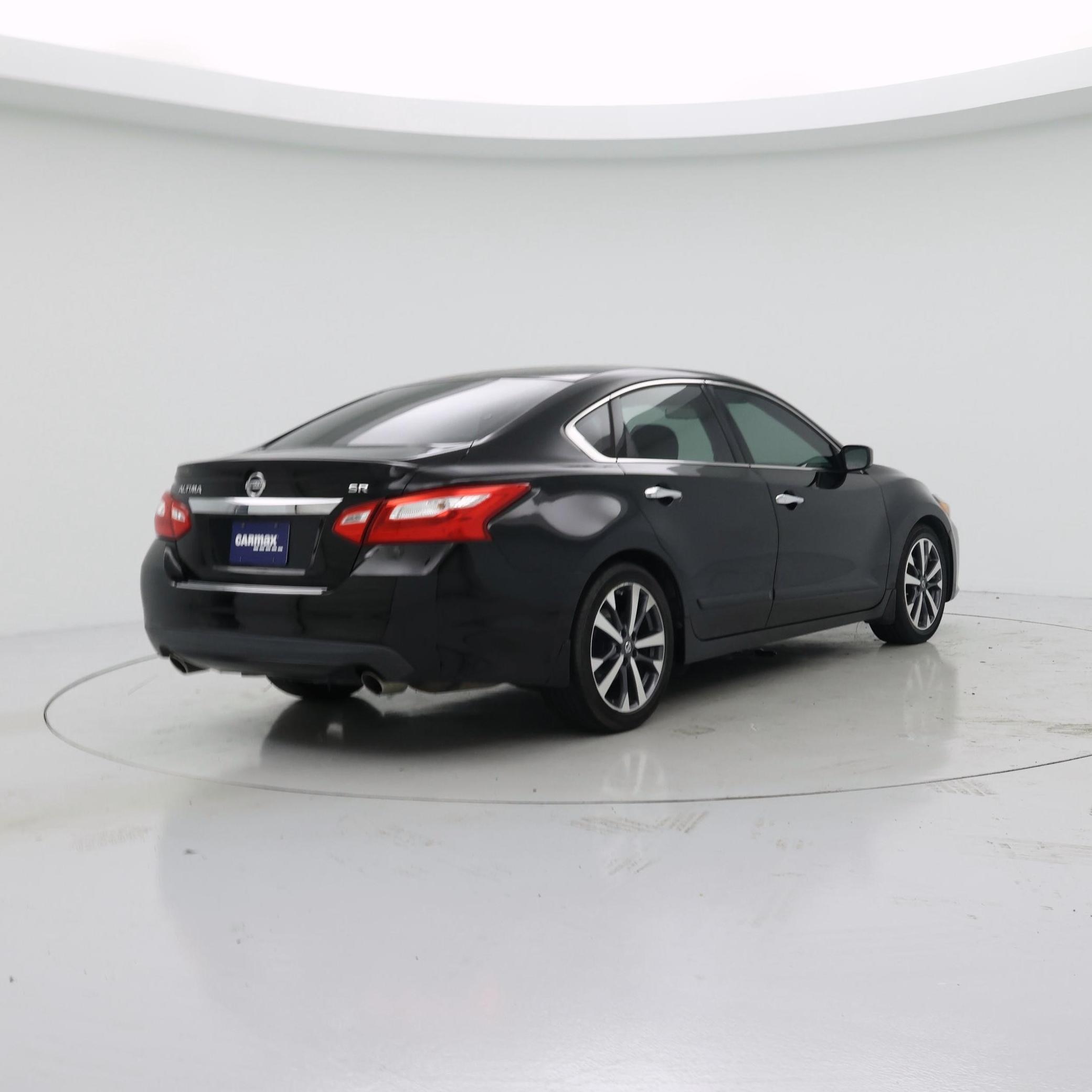Thumbnail: 2016 Nissan Altima - 8