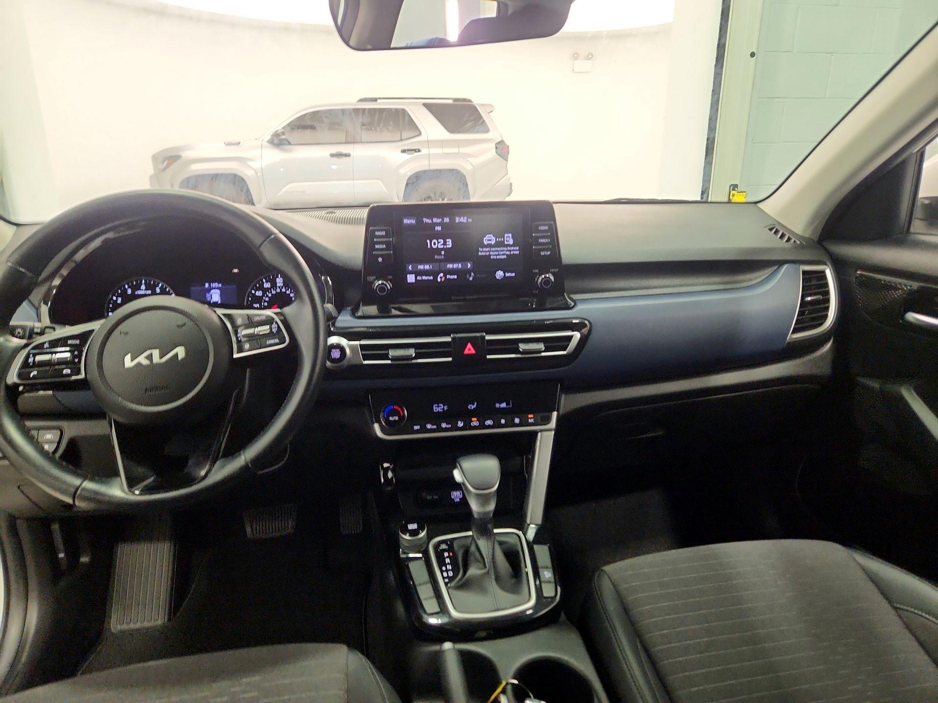 Thumbnail: 2023 Kia Seltos - 9