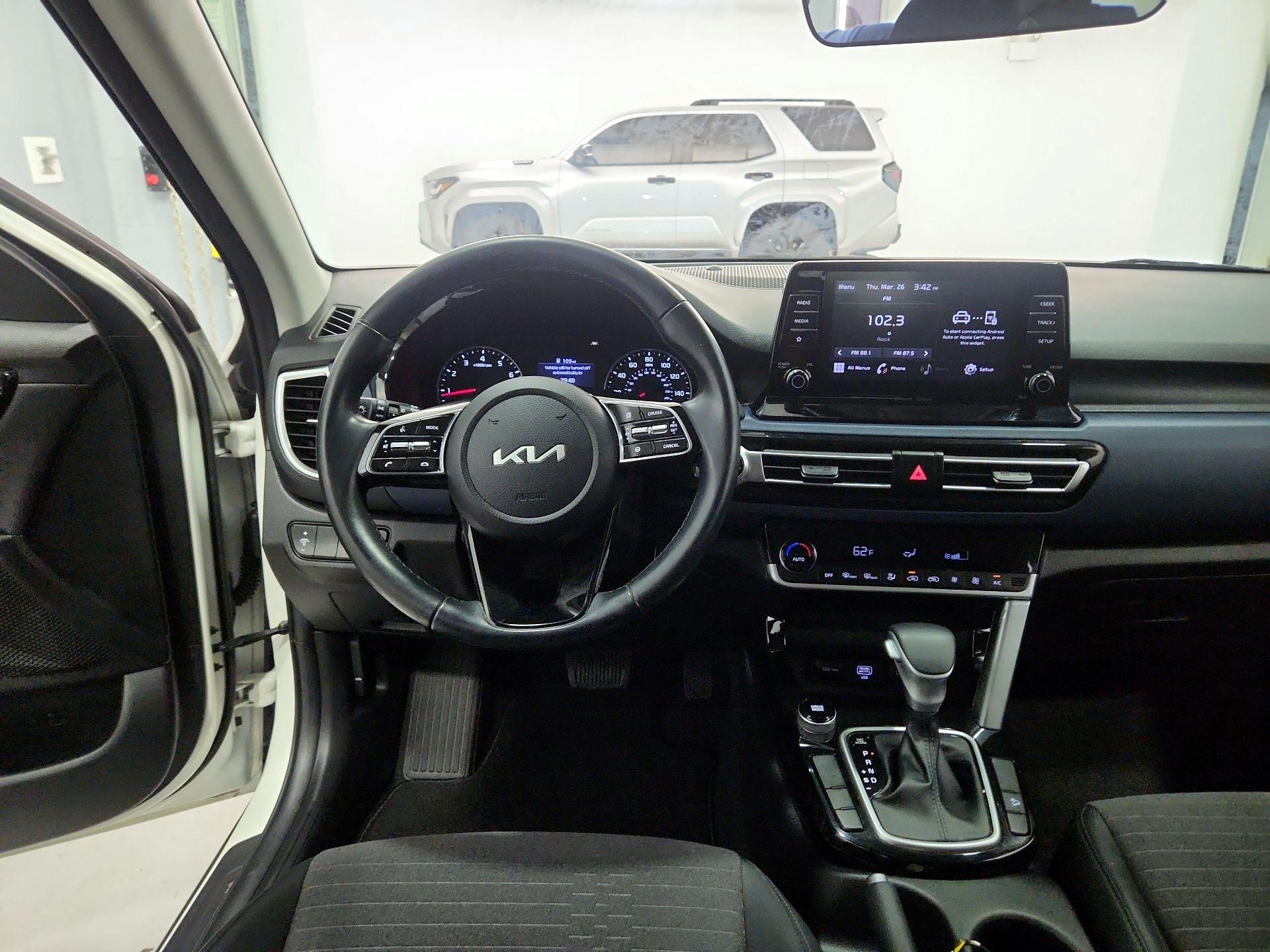 Thumbnail: 2023 Kia Seltos - 10