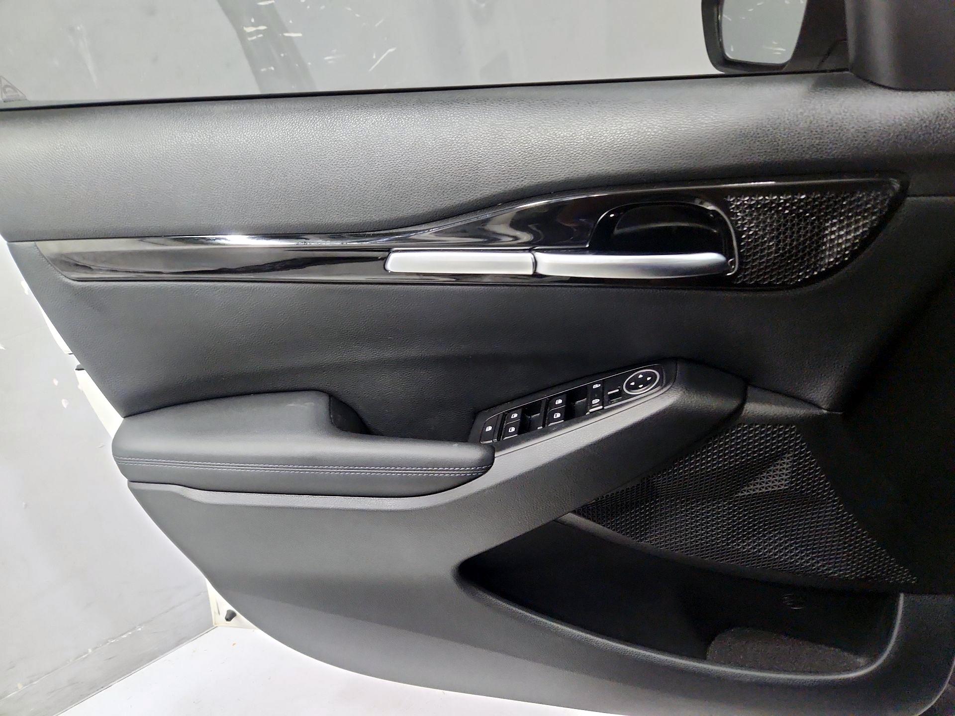 Thumbnail: 2023 Kia Seltos - 12