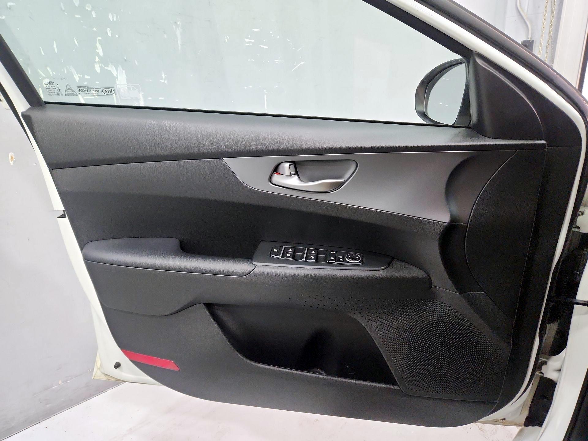 Thumbnail: 2021 Kia Forte - 12