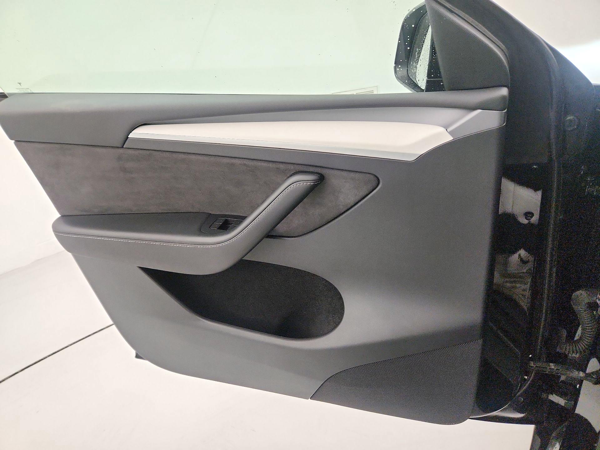 Thumbnail: 2023 Tesla Model Y - 12