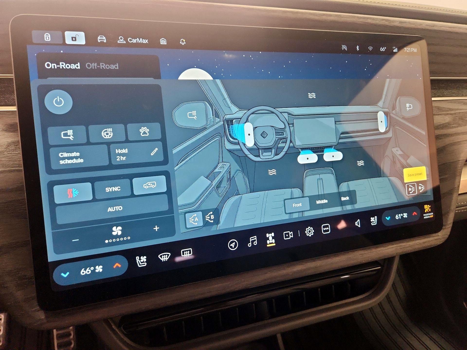 Thumbnail: 2024 Rivian R1S - 16