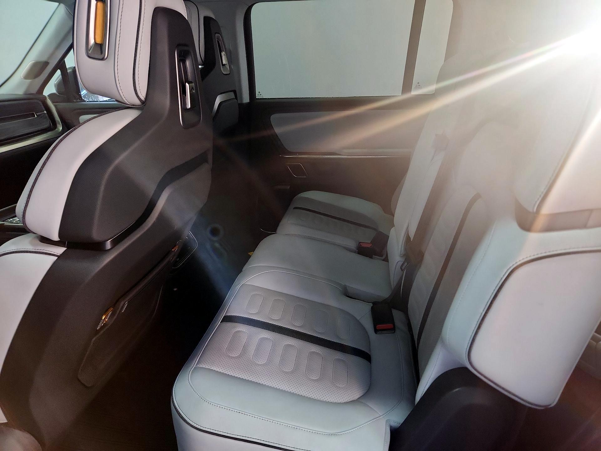 Thumbnail: 2024 Rivian R1S - 20