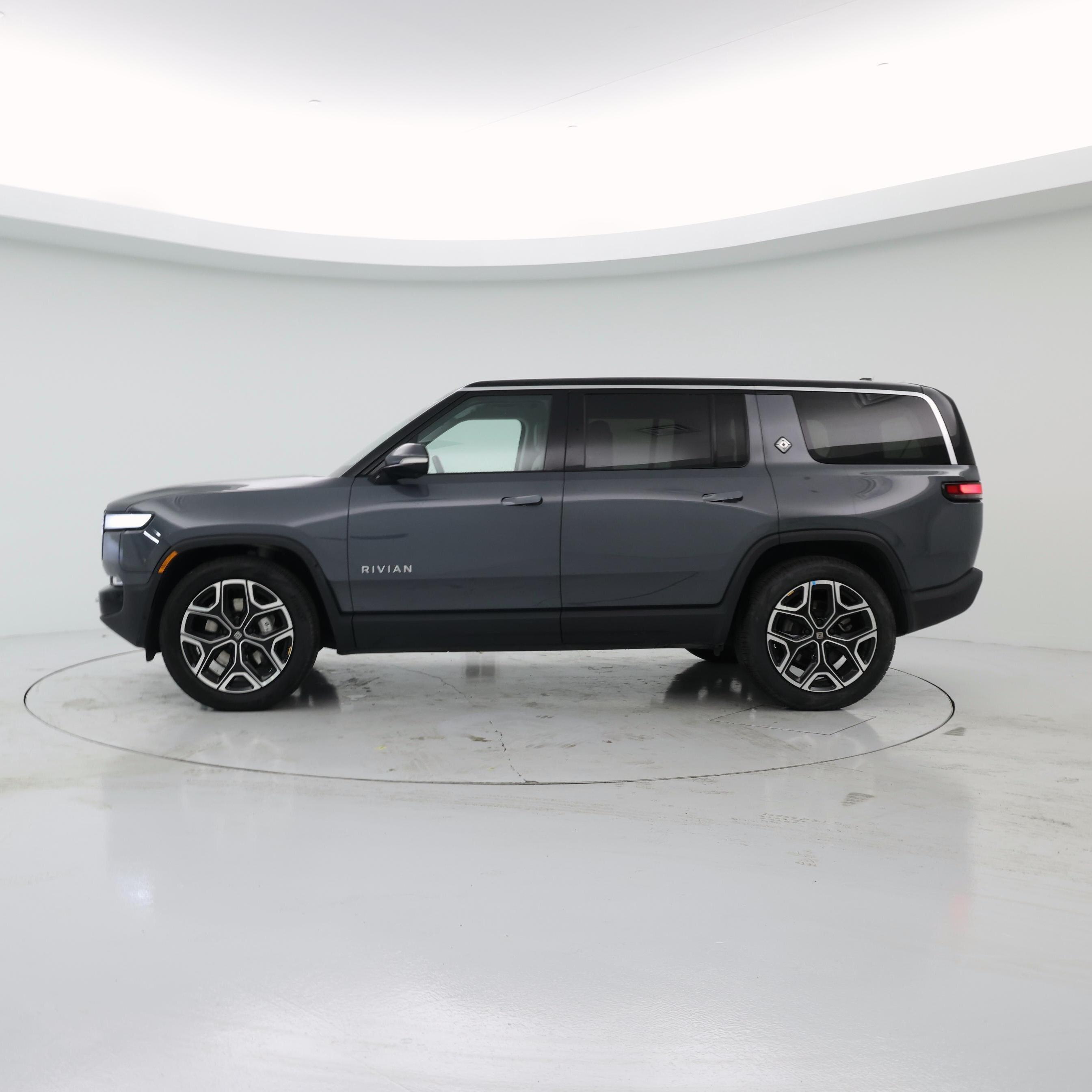 Thumbnail: 2024 Rivian R1S - 3
