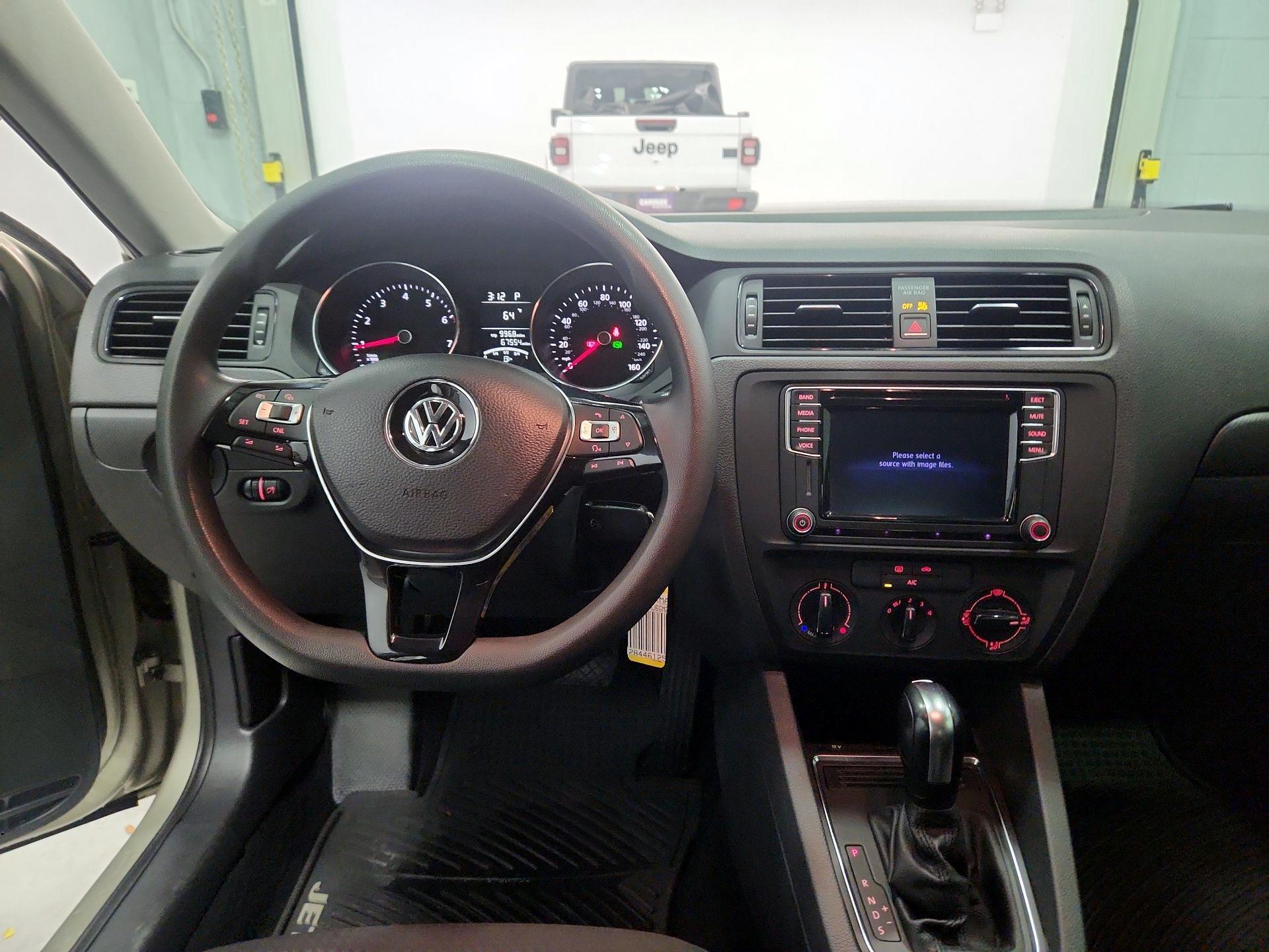 Thumbnail: 2016 Volkswagen Jetta - 9