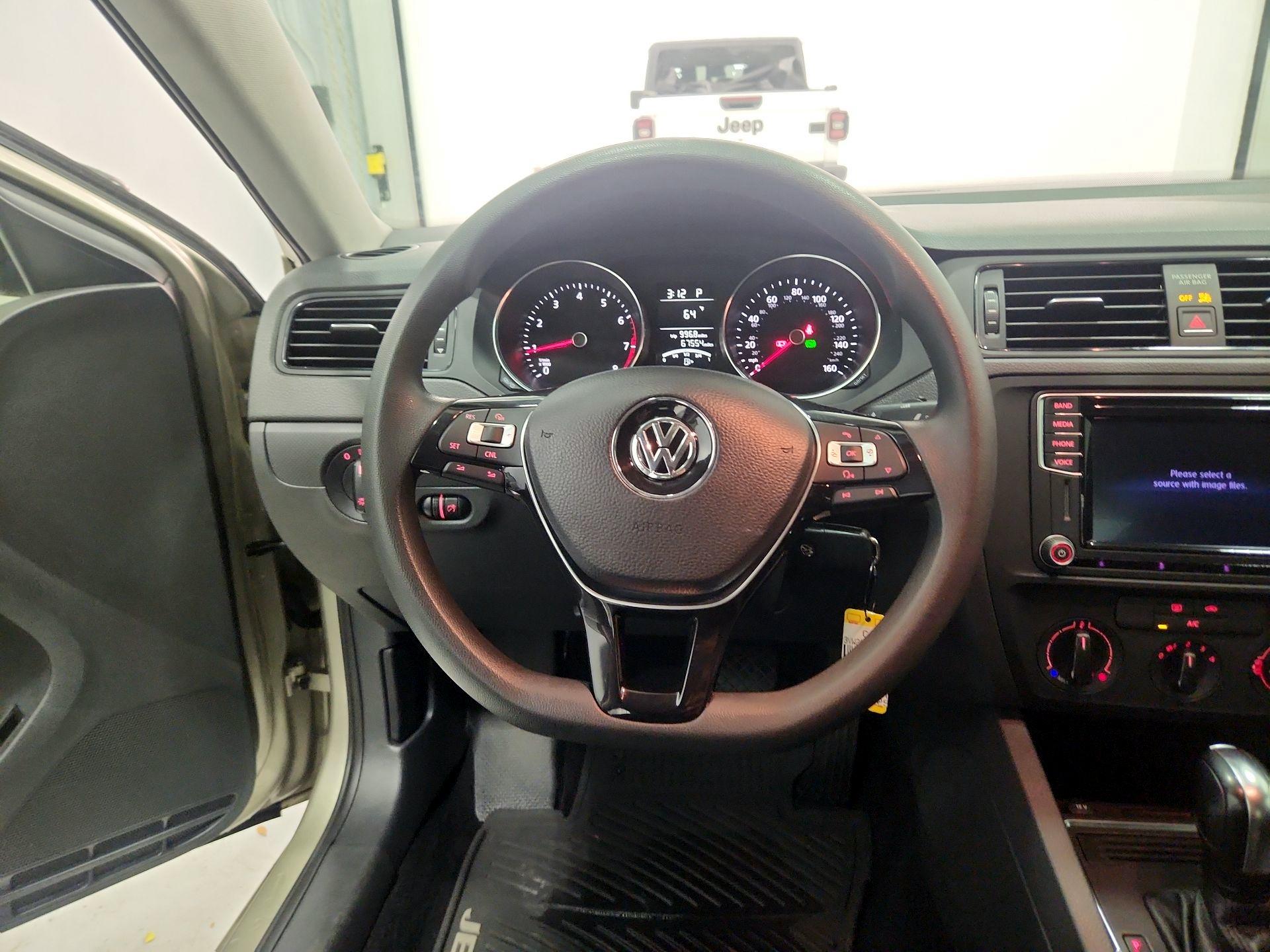 Thumbnail: 2016 Volkswagen Jetta - 10
