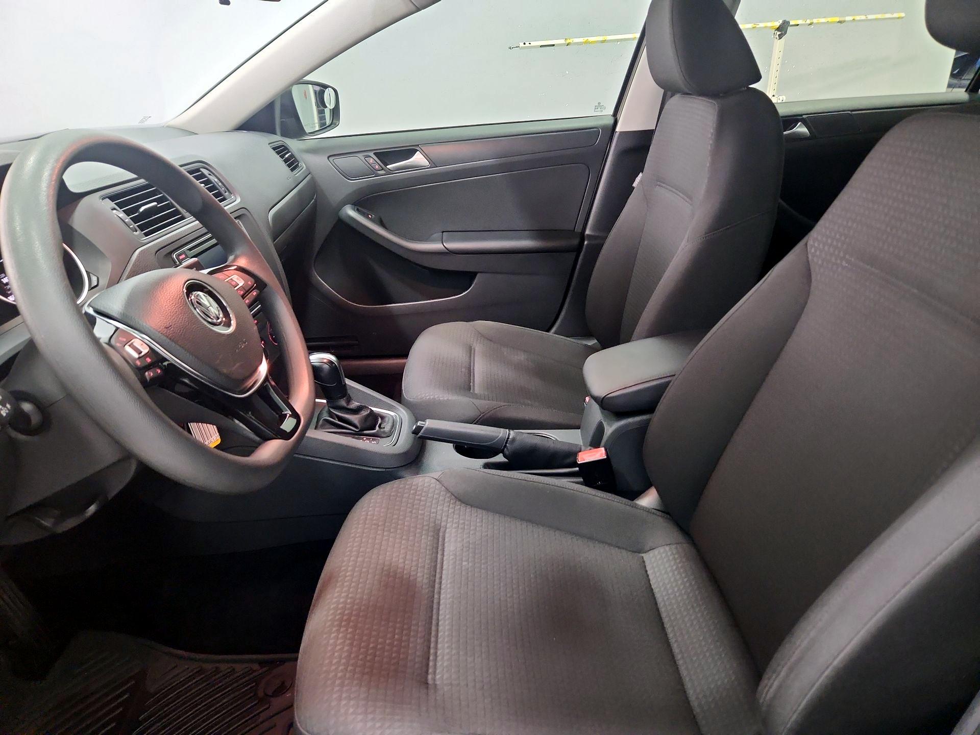 Thumbnail: 2016 Volkswagen Jetta - 11