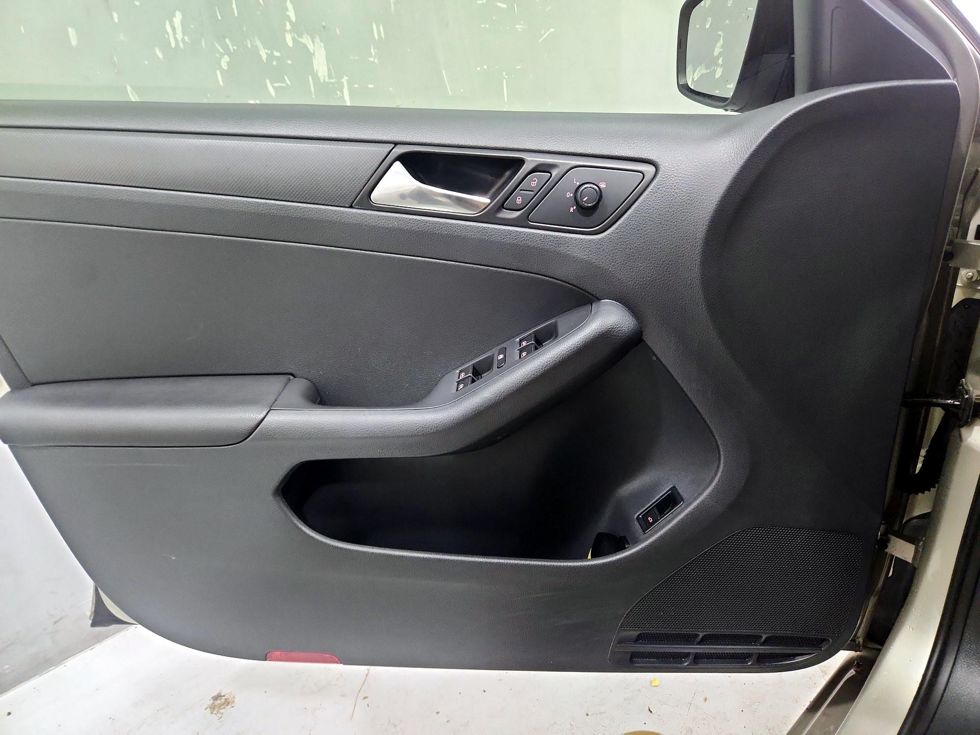 Thumbnail: 2016 Volkswagen Jetta - 12