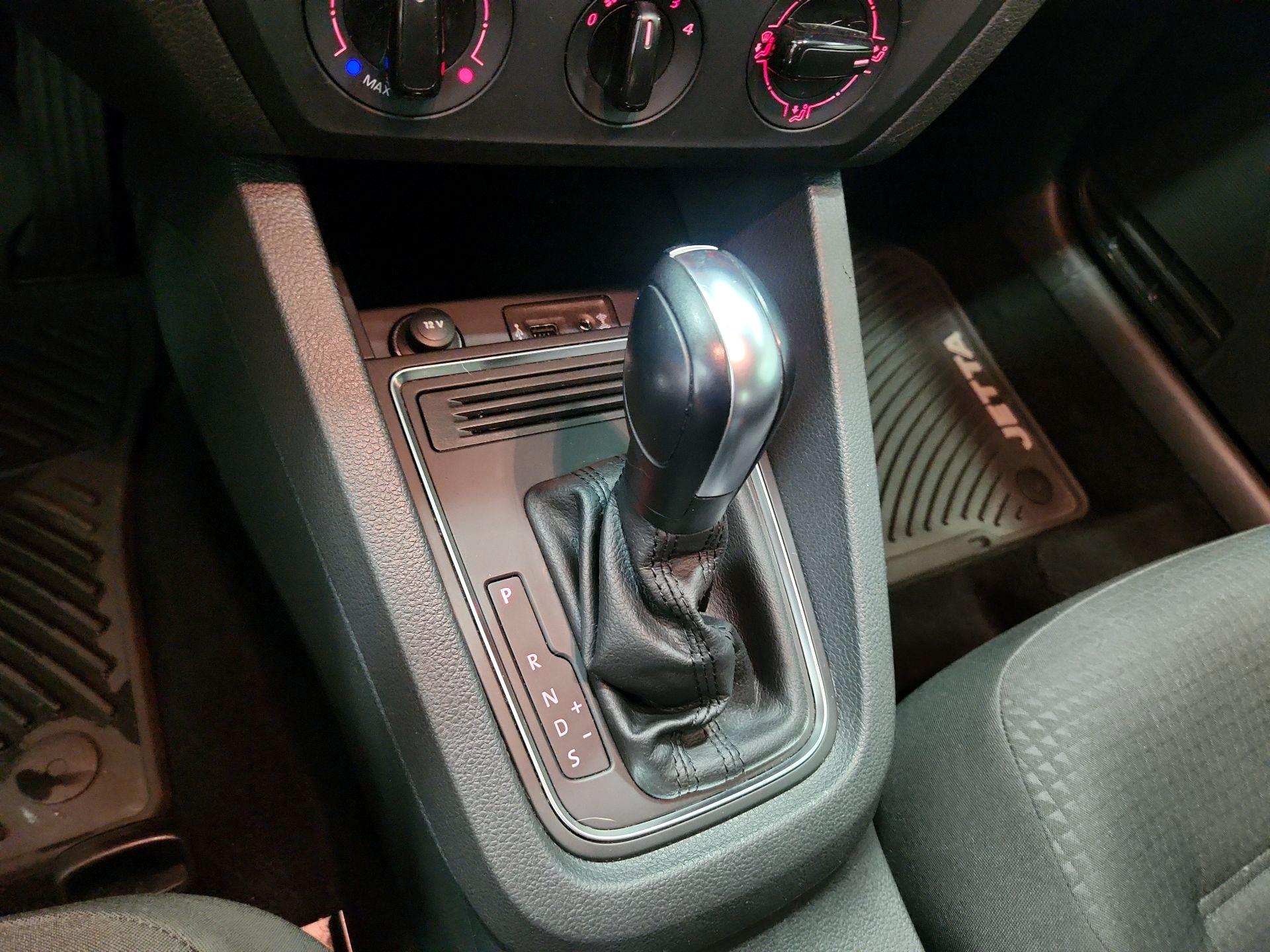 Thumbnail: 2016 Volkswagen Jetta - 17