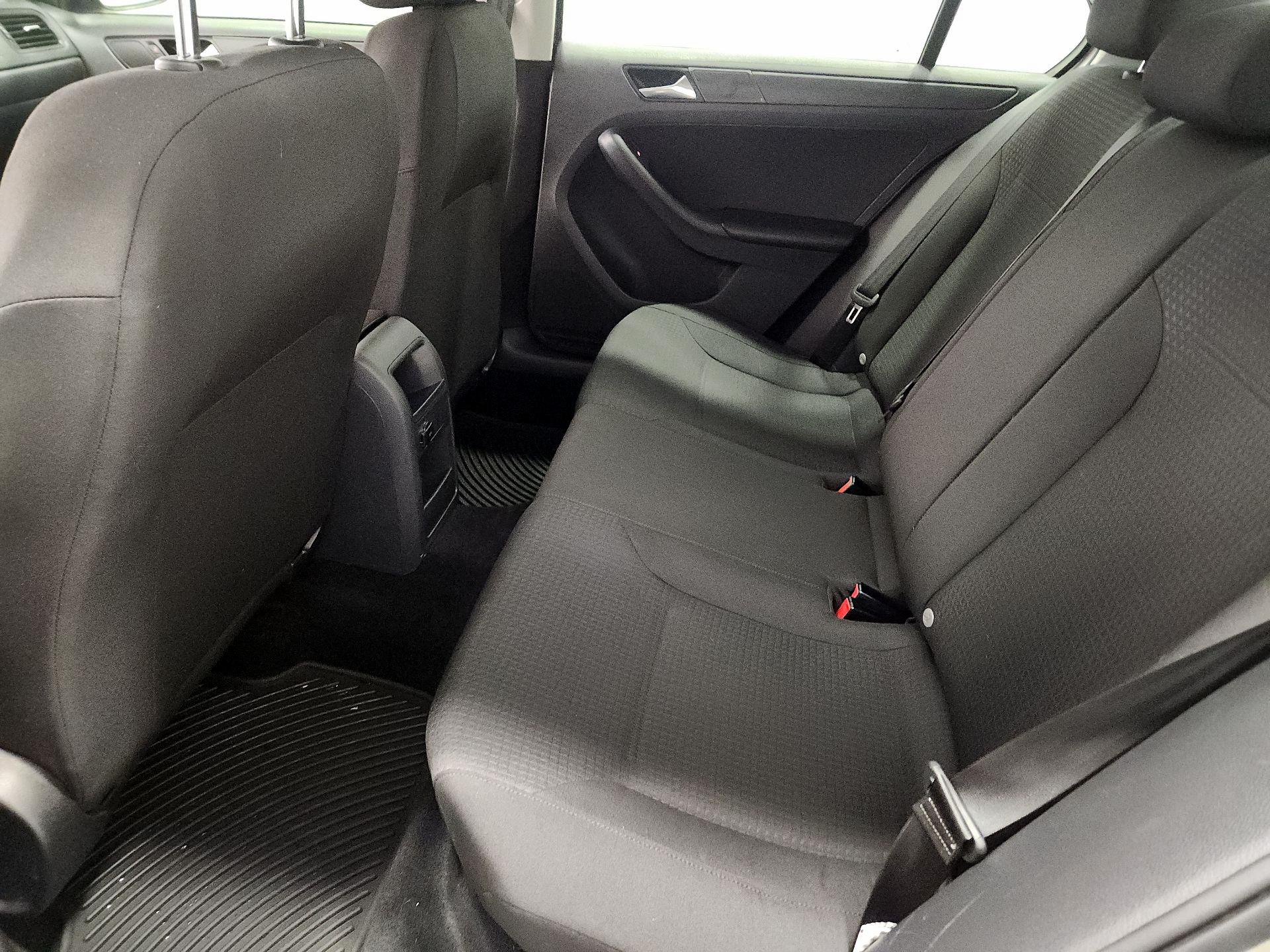 Thumbnail: 2016 Volkswagen Jetta - 19