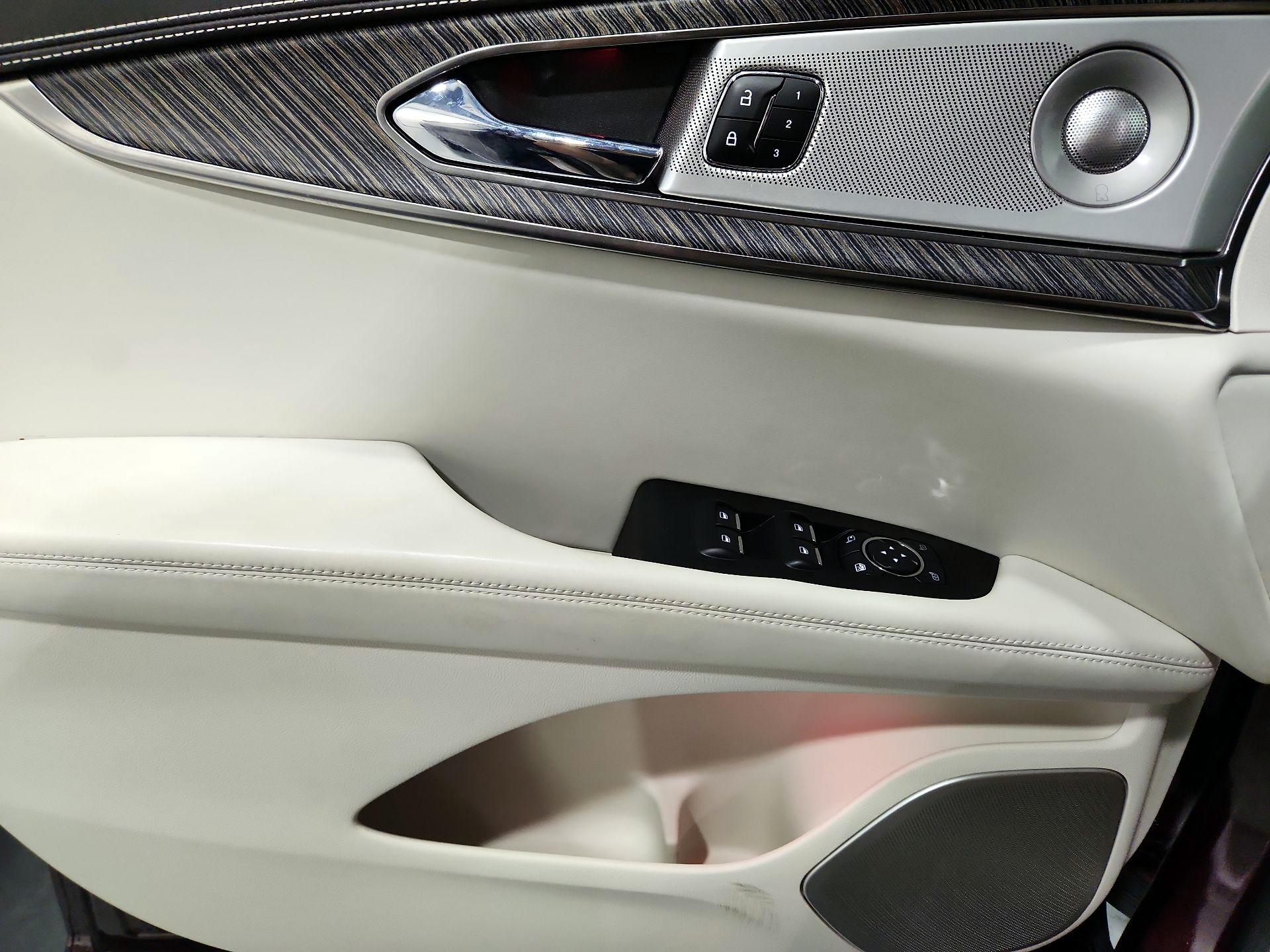 Thumbnail: 2020 Lincoln Nautilus - 12