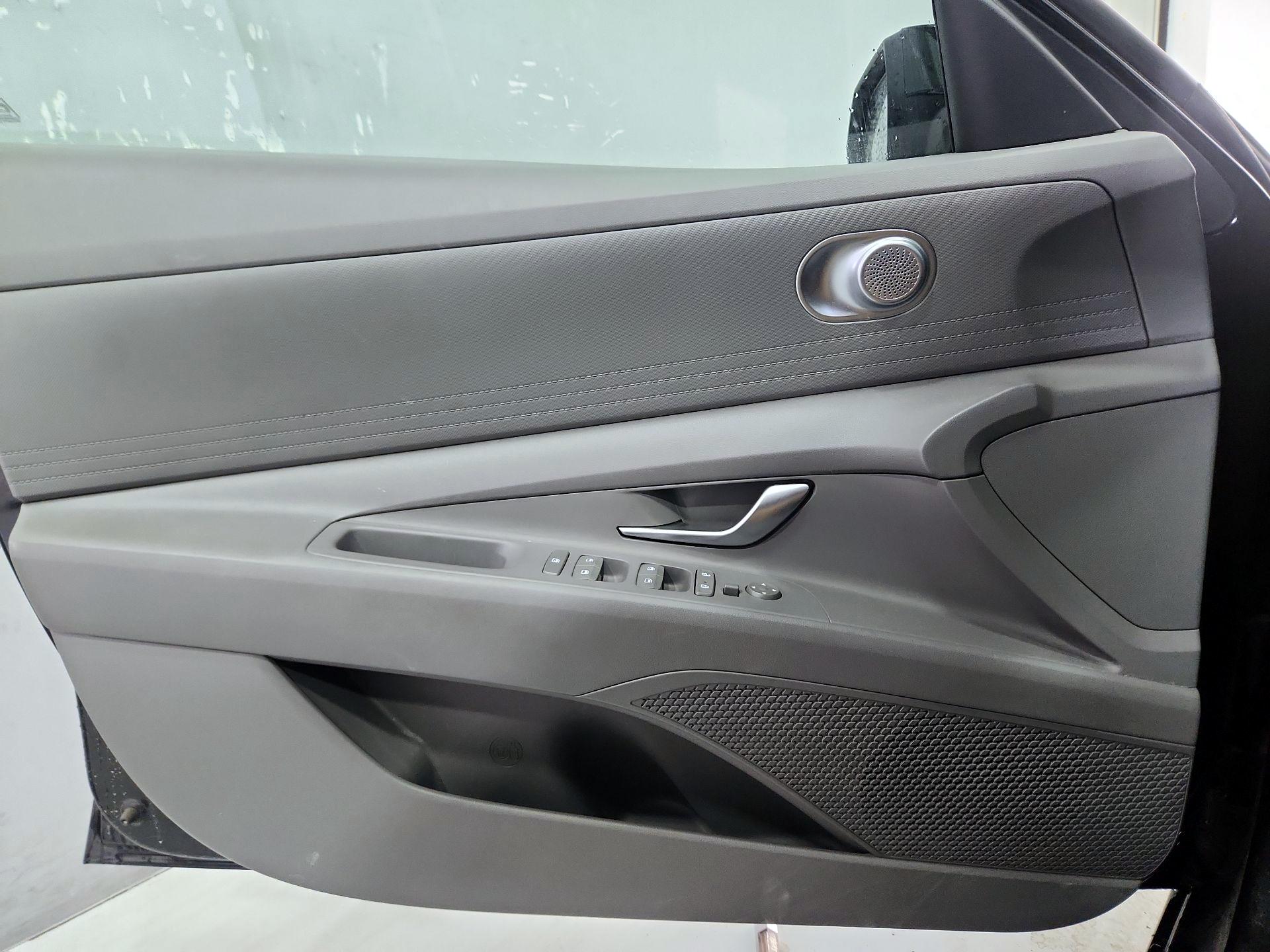 Thumbnail: 2022 Hyundai Elantra - 12