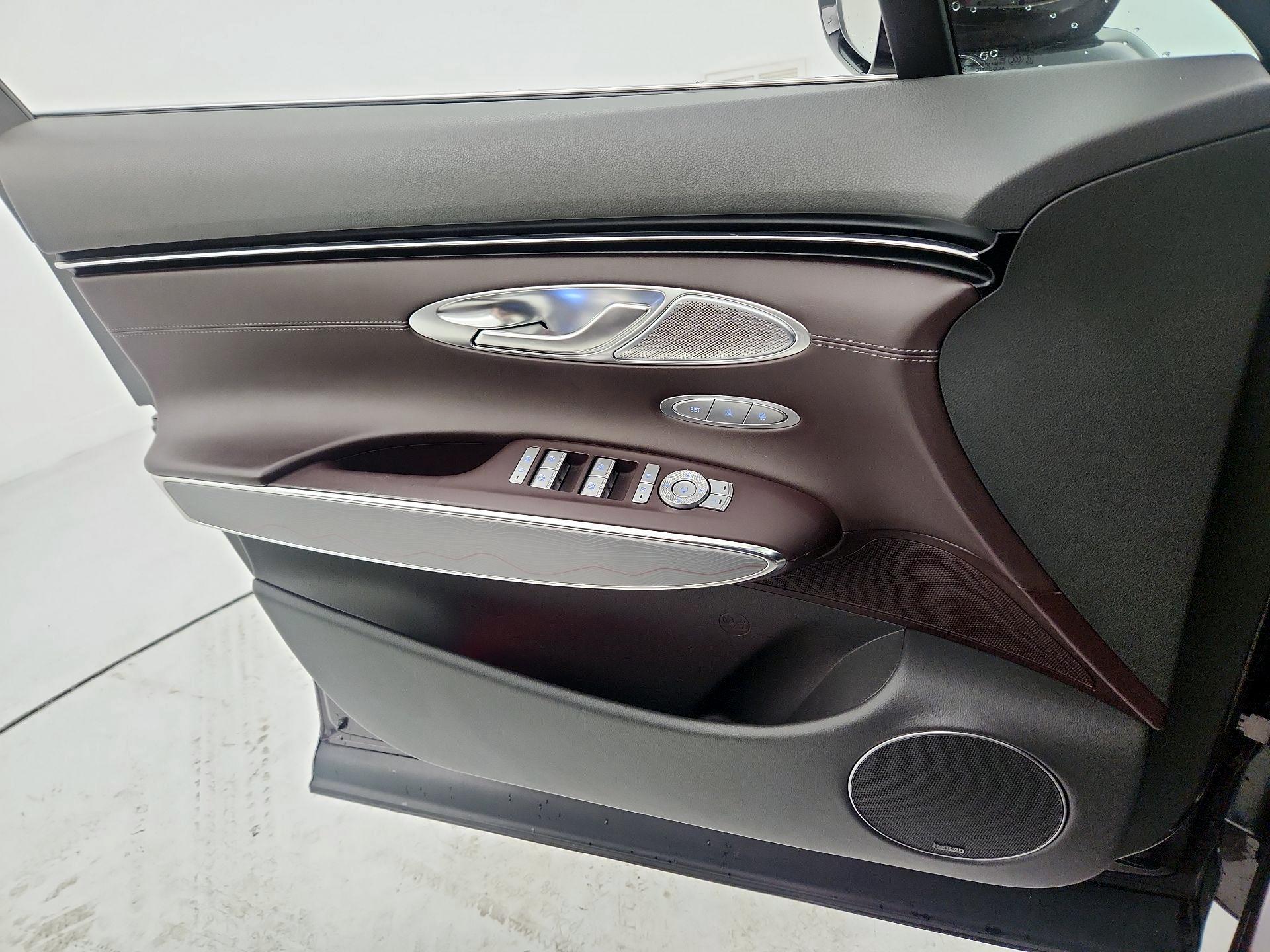 Thumbnail: 2023 Genesis GV70 - 12