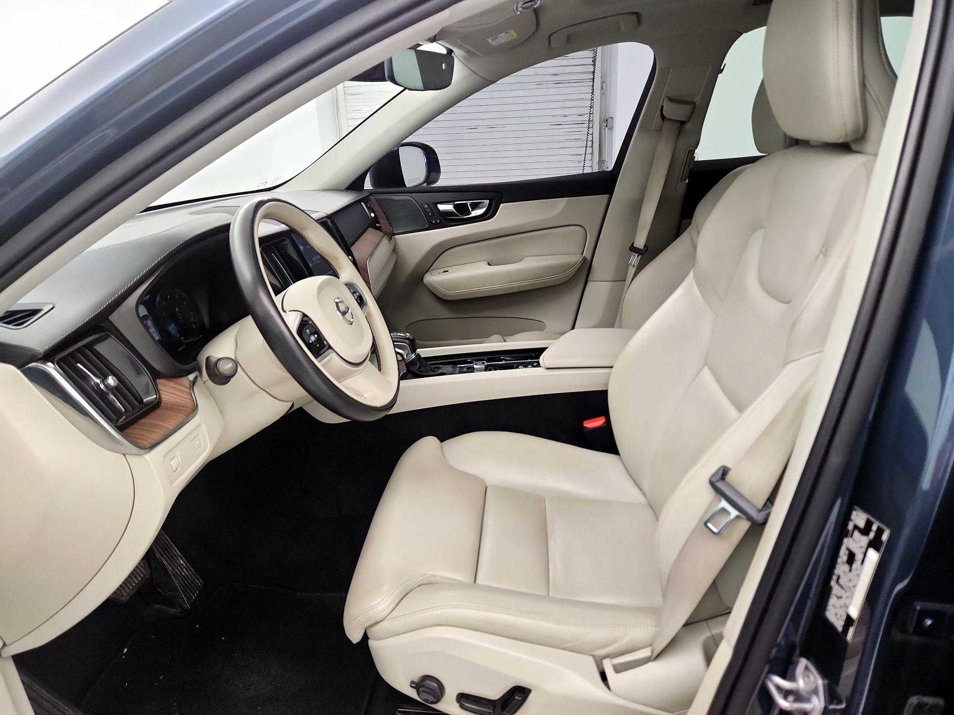 Thumbnail: 2020 Volvo XC60 - 9