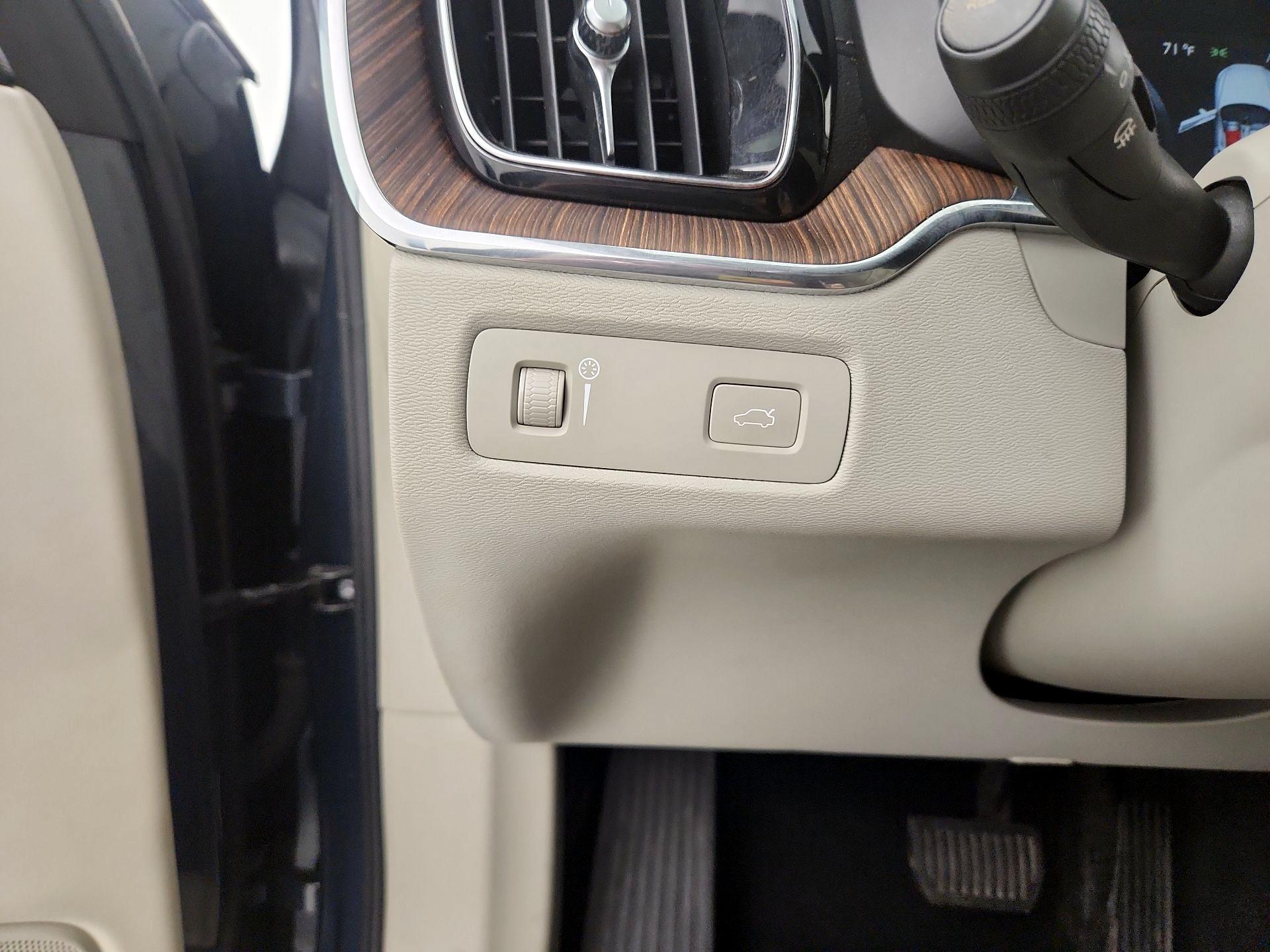 Thumbnail: 2020 Volvo XC60 - 11