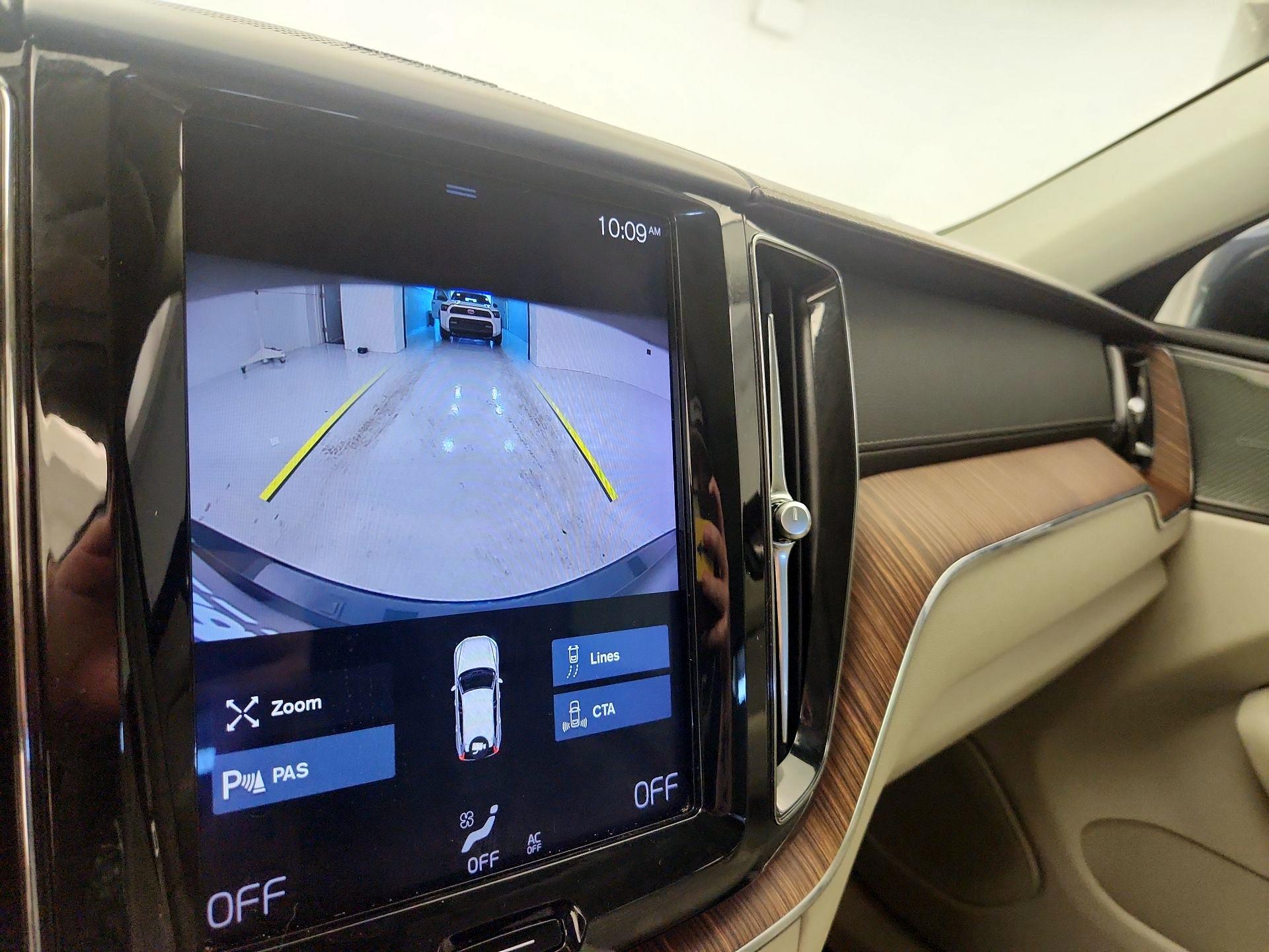 Thumbnail: 2020 Volvo XC60 - 12