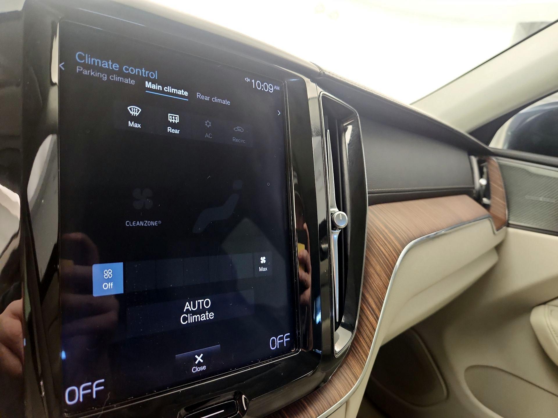 Thumbnail: 2020 Volvo XC60 - 14